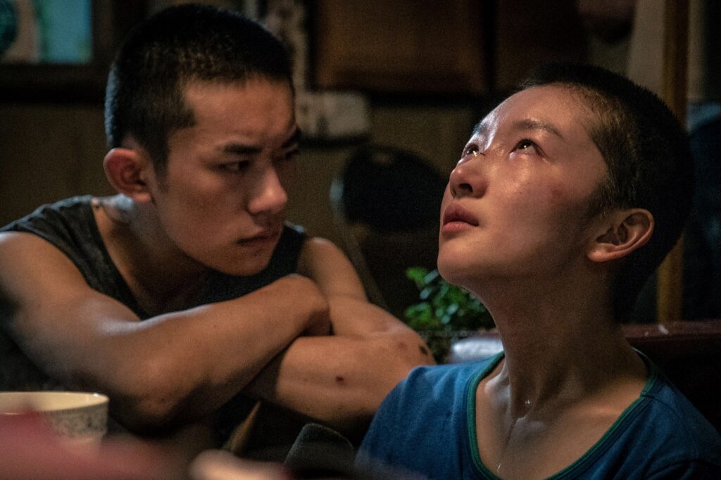 「13億人の妹」人気女優チョウ・ドンユイが衝撃の坊主頭に!『少年の君』ポスタービジュアル&場面写真が一挙解禁