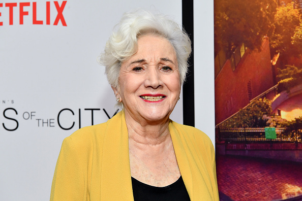 『月の輝く夜に』のオスカー女優オリンピア・デュカキスが89歳で死去