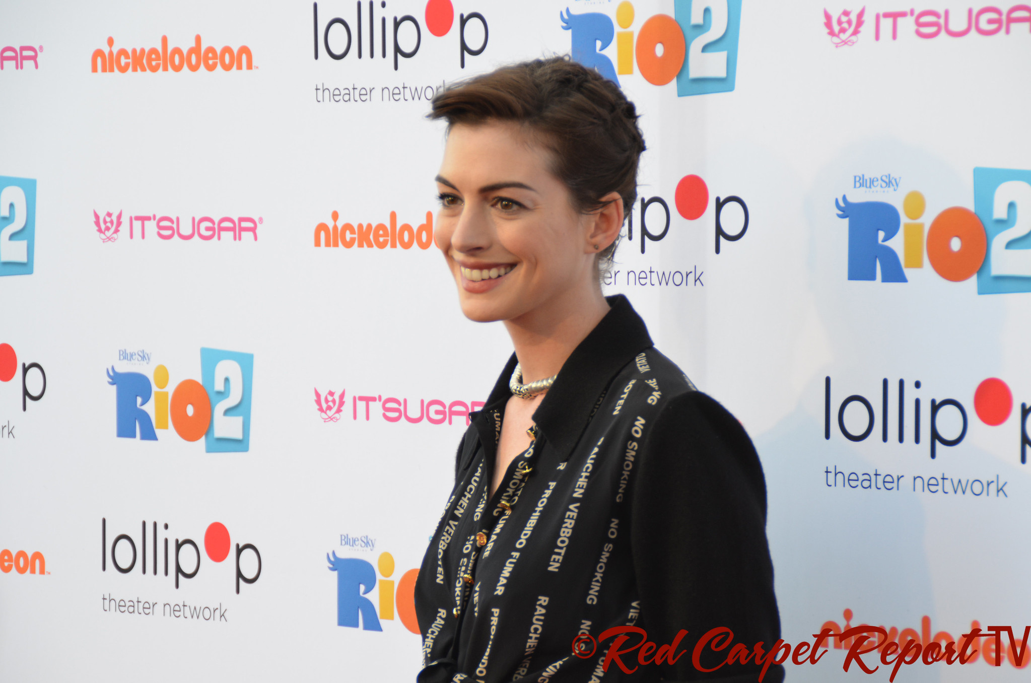 バツイチ女性とスーパースター青年の恋を描く人気ロマンス小説がアン・ハサウェイ主演で映画化