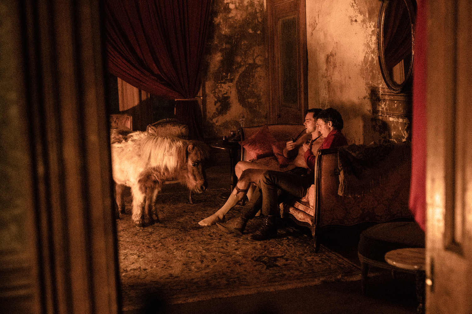 英国を代表する２大若手実力派俳優ジョージ・マッケイ＆ニコラス・ホルトが新作『トゥルー・ヒストリー・オブ・ザ・ケリー・ギャング』を語る