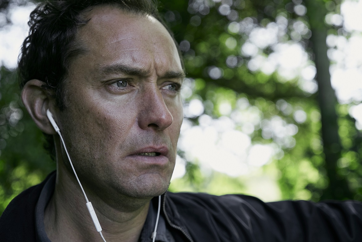 ジュード・ロウ&ナオミ・ハリスW主演の没入型サイコ・スリラー『サード・デイ~祝祭の孤島~』9月デジタル配信決定