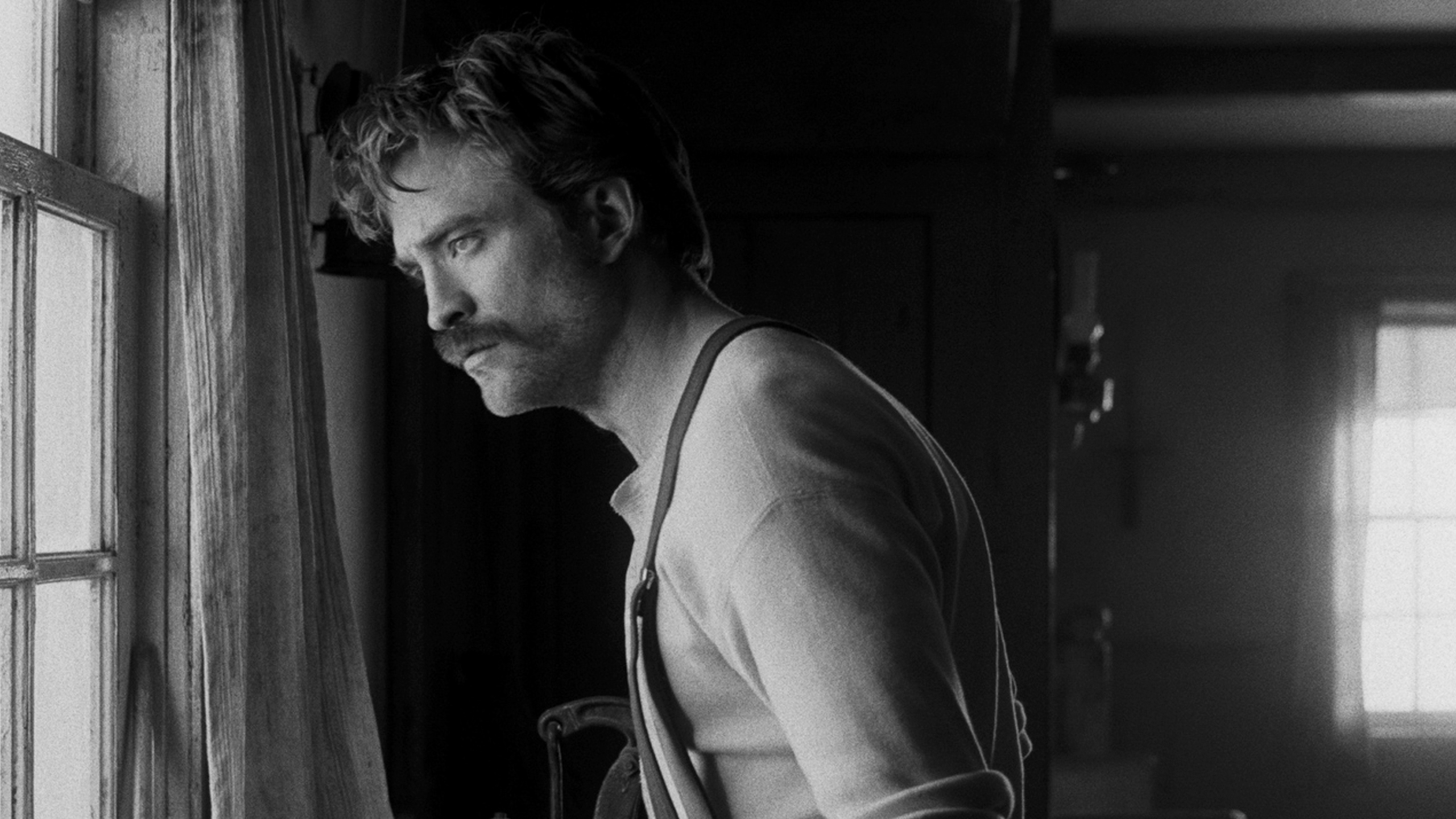 「A24」が放つ『ライトハウス』満席回続出の大ヒットスタート！ パンフレットも公開2日目で異例の増刷決定