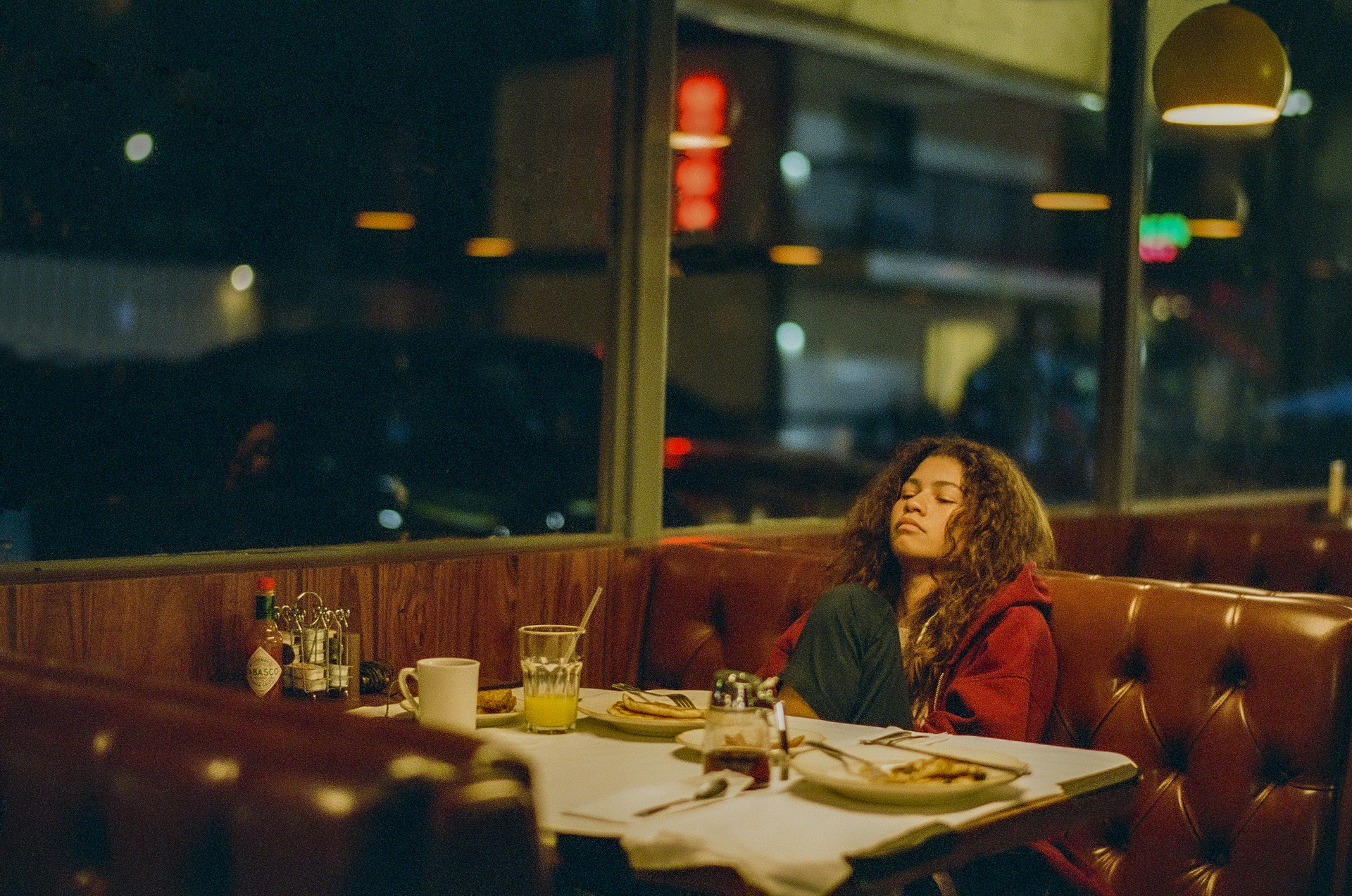 ゼンデイヤ主演『ユーフォリア/EUPHORIA』スペシャルエピソードが「U-NEXT」にて7月9日独占配信開始! 予告編も解禁