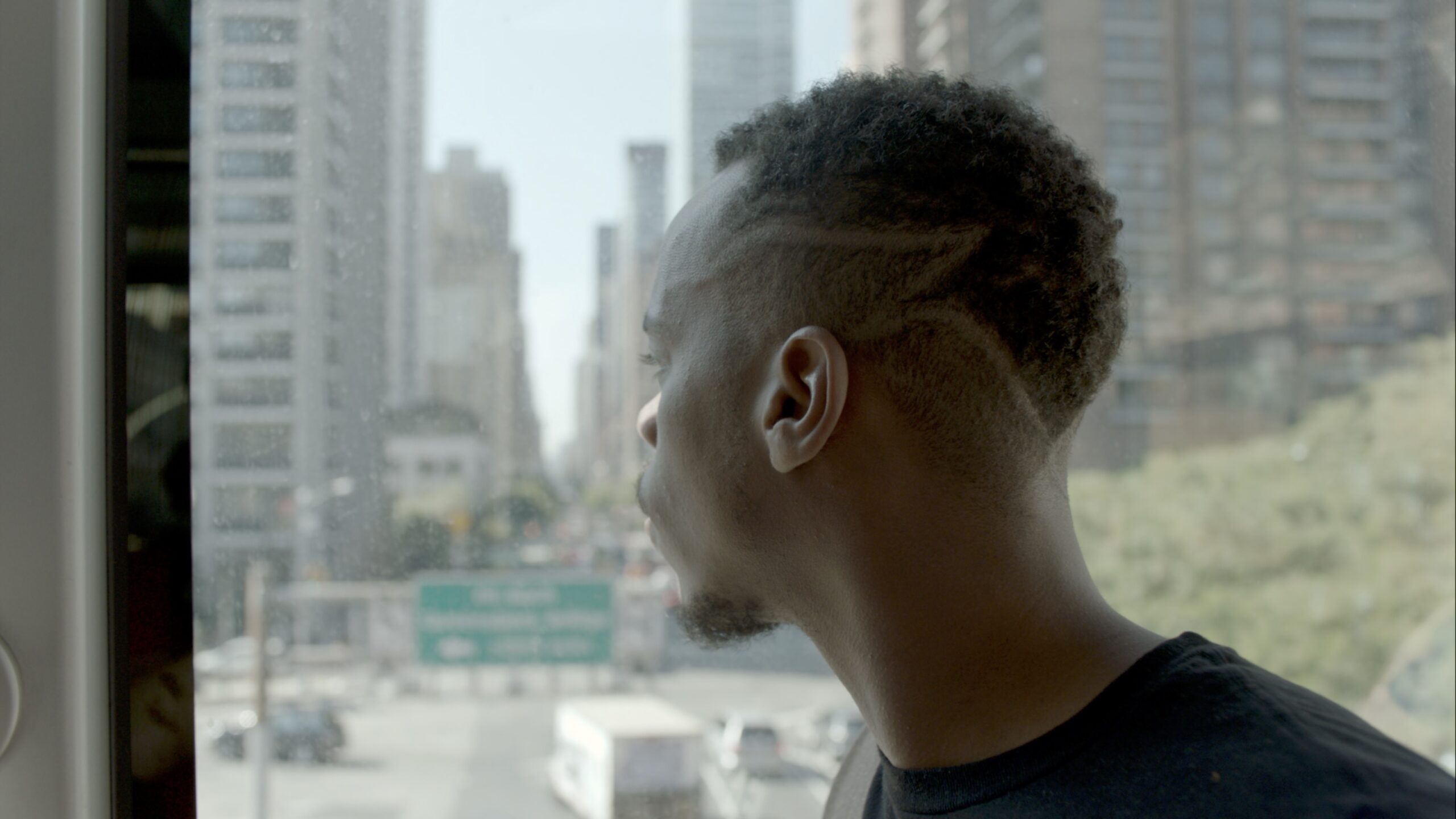 人間離れした独特のダンススタイルをマルチ画⾯で⾒せる『リル・バック ストリートから世界へ』20秒予告編解禁