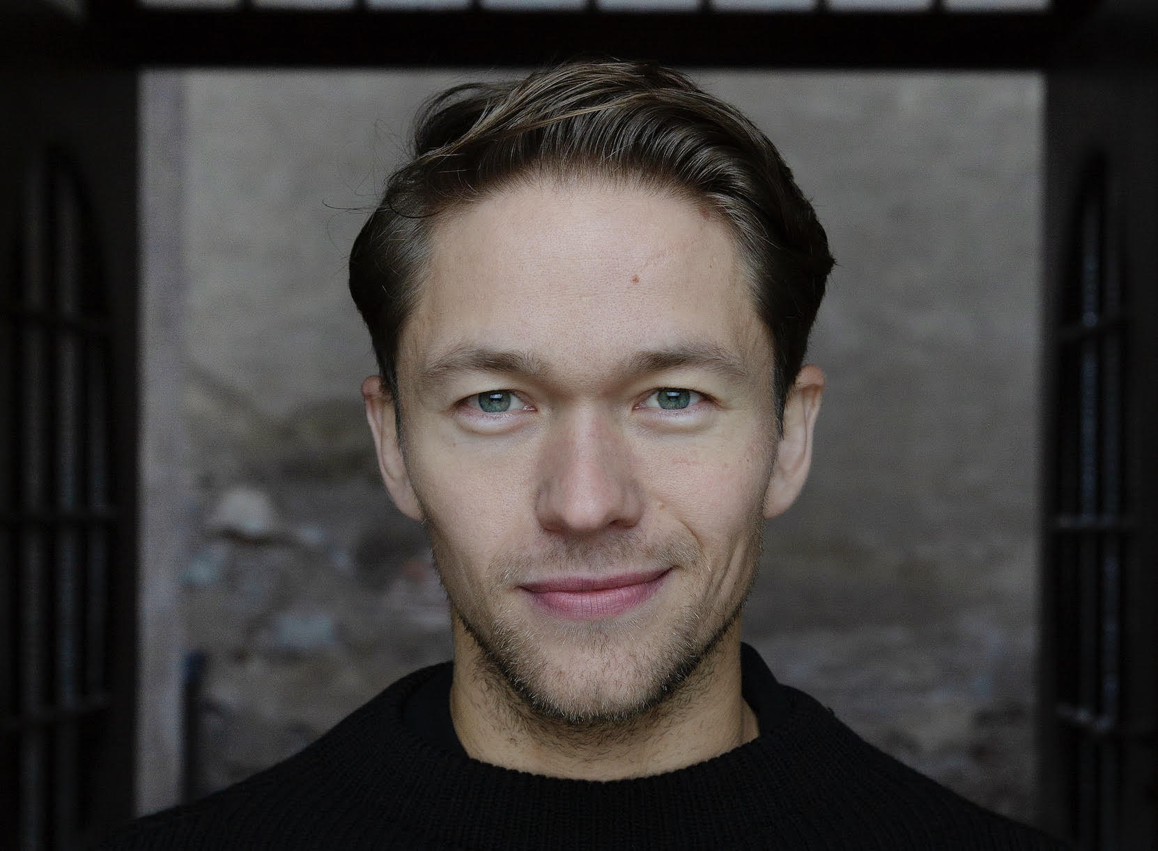 「なぜ悲劇が起きたのかを問い続けることが大切」『ホロコーストの罪人』主演ヤーコブ・オフテブロのインタビュー映像到着