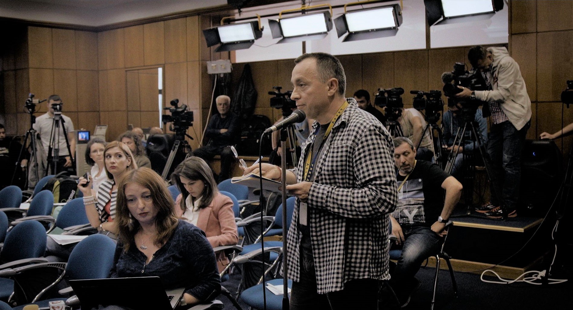 「個人の強い意志で社会は変えられる」「これが本当にドキュメンタリーなのか」『コレクティブ 国家の嘘』に各界著名人から絶賛コメント到着