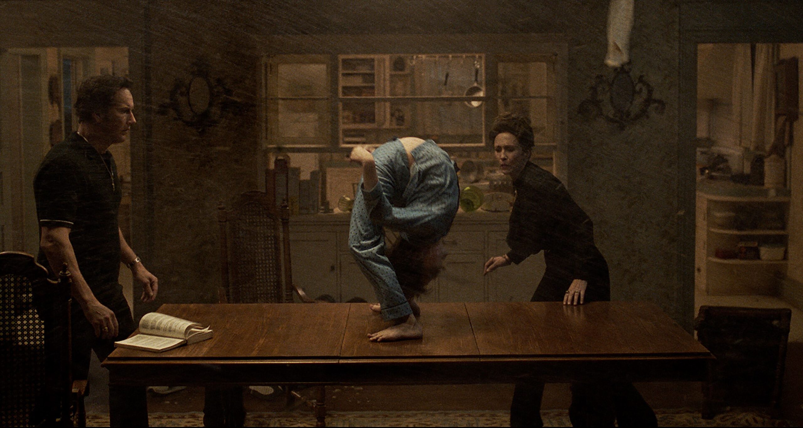 悪魔にとりつかれた少年が牙をむく戦慄映像!『死霊館 悪魔のせいなら、無罪。』冒頭シーン解禁