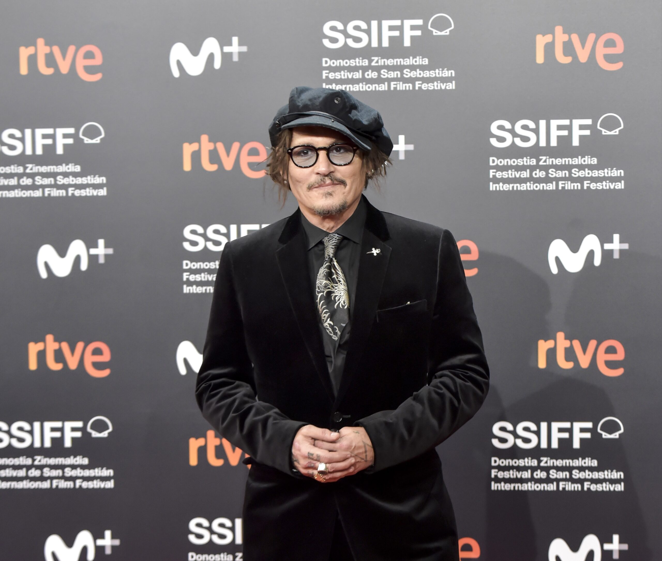ジョニー・デップがディオールをまとって第69回サンセバスチャン国際映画祭に登場