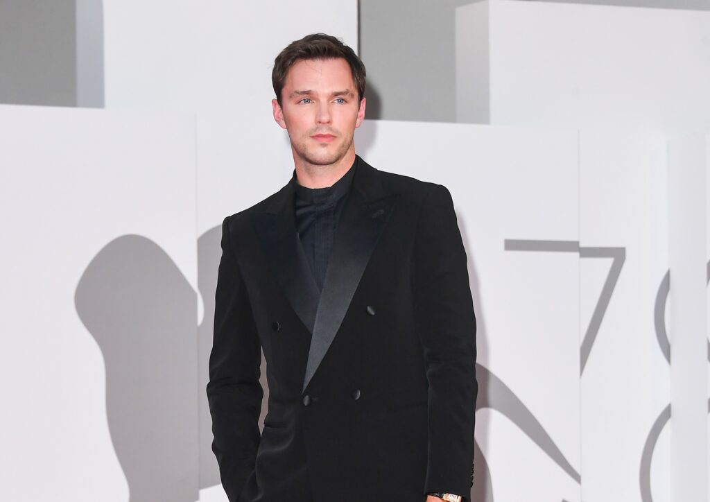 ニコラス・ホルトら多くのメンズセレブも第78回ベネチア国際映画祭でアルマーニを着用