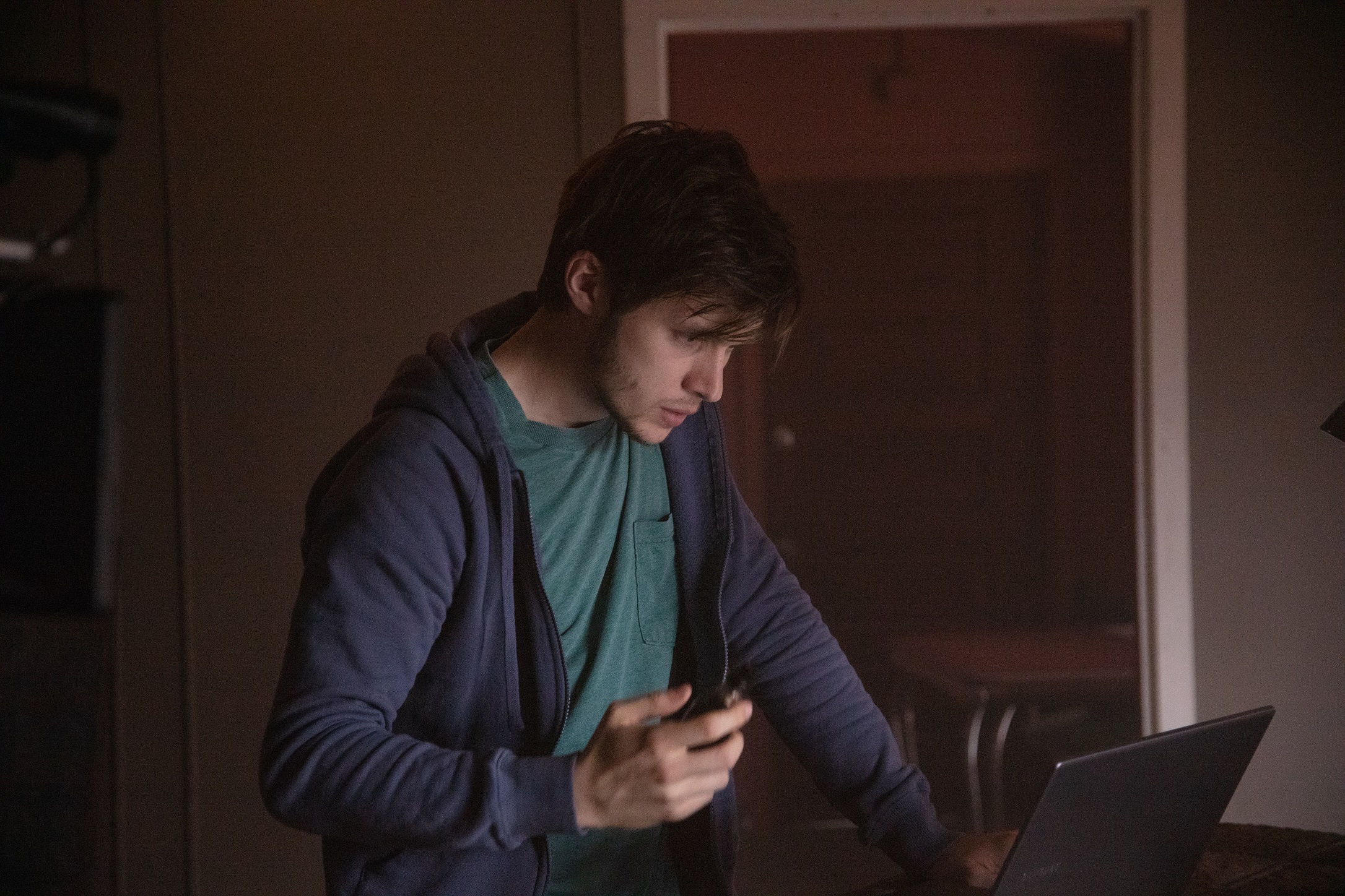 殺人依頼まで取引可能にした「闇サイト」の驚愕の実話から生まれた『シルクロード.com ―史上最大の闇サイト―』来年1月公開決定