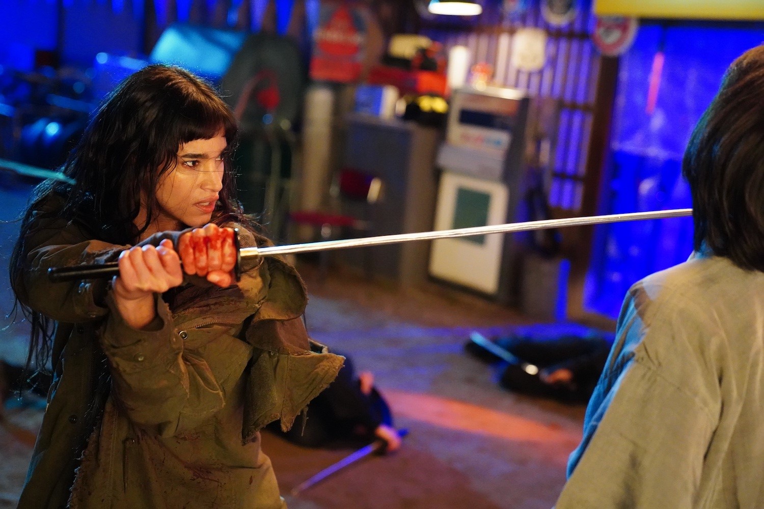 ソフィア・ブテラがキレッキレの日本刀アクションを見せる『プリズナーズ・オブ・ゴーストランド』本編映像解禁