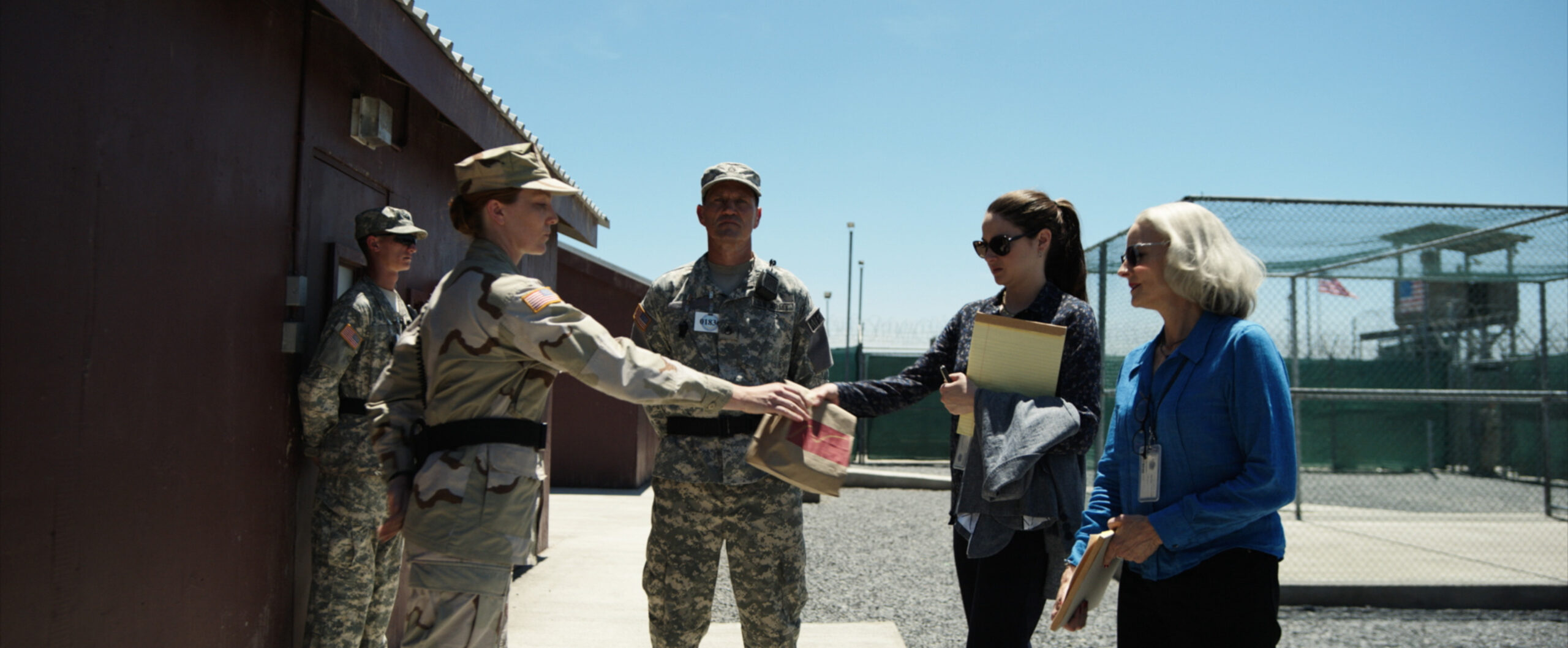 悪名高いグアンタナモ収容所の知られざる「差し入れ事情」が明らかに！『モーリタニアン 黒塗りの記録』特別映像解禁