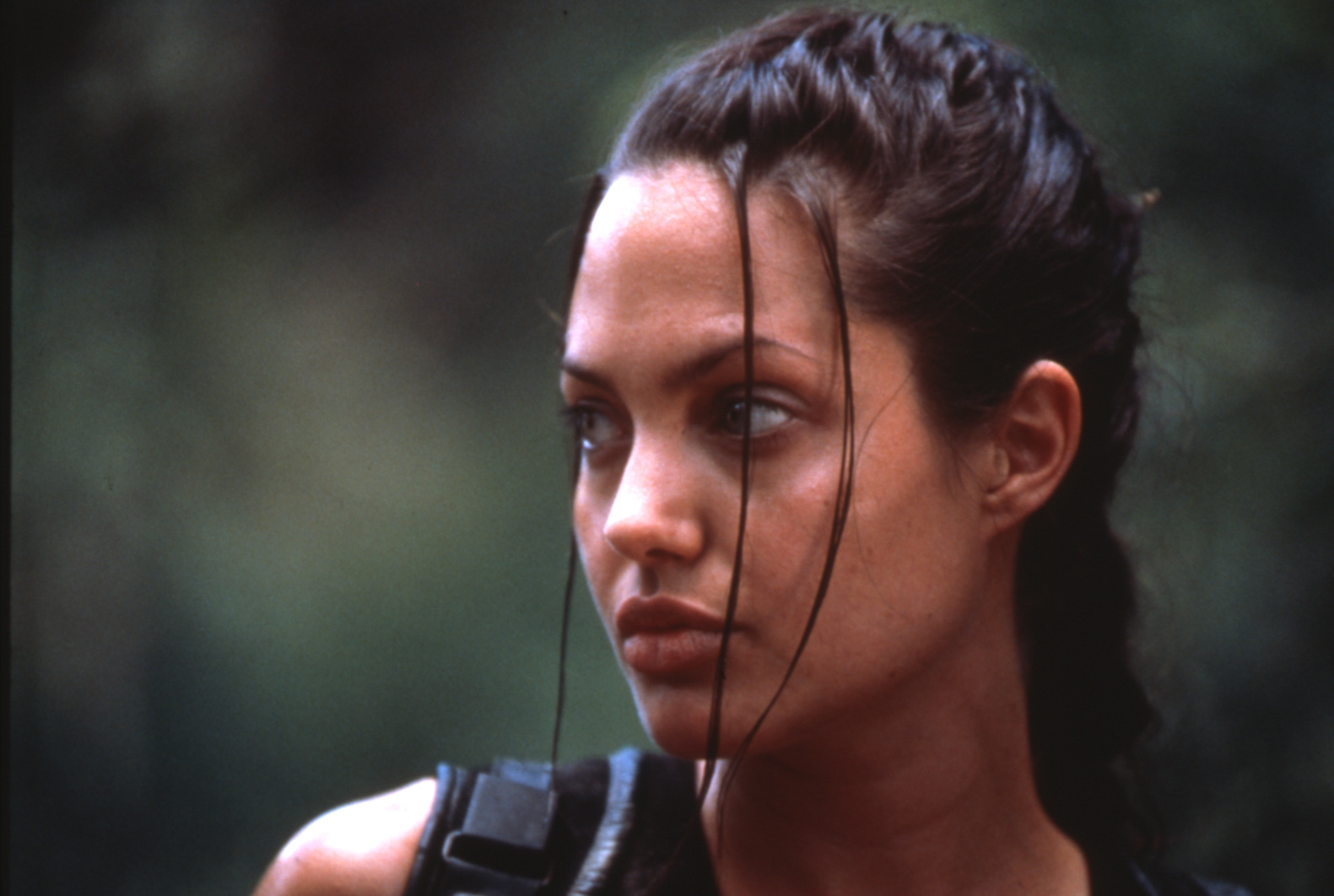 日本公開20周年! アンジェリーナ・ジョリー主演『トゥームレイダー』シリーズが10月1日よりシネフィルWOWOWプラスで配信スタート