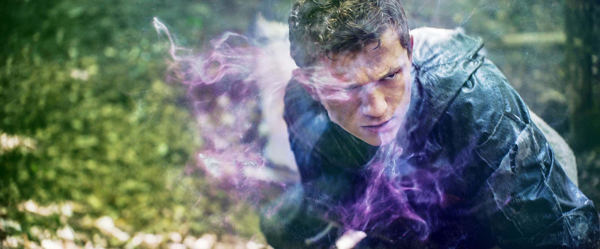 トム・ホランドが牧師と一触即発の空気に! 新感覚SF映画『カオス・ウォーキング』本編冒頭映像が解禁