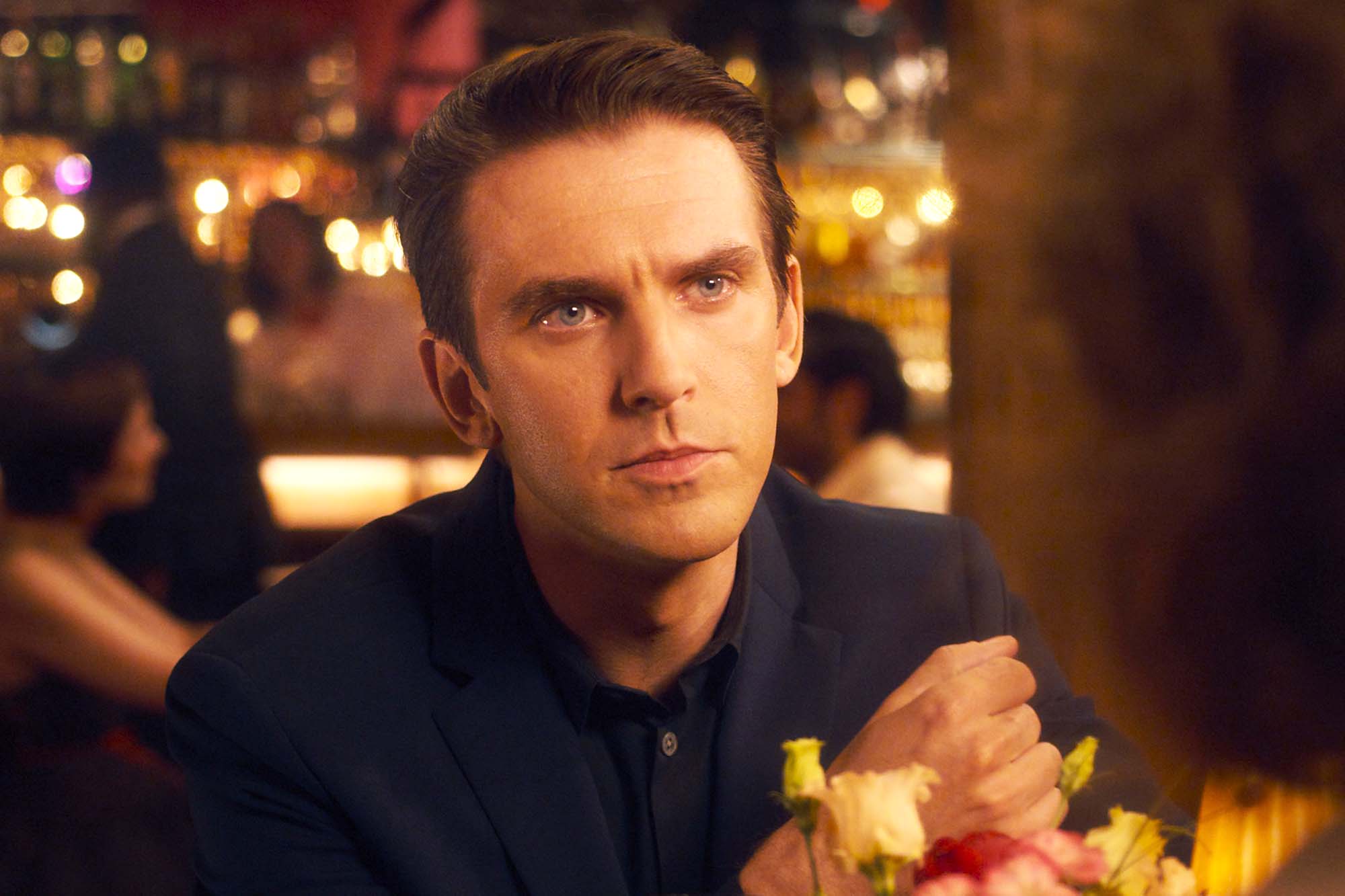 “理想の恋人”ダン・スティーヴンスのまっすぐな視線が眩しい『アイム・ユア・マン 恋人はアンドロイド』シーン写真8点解禁