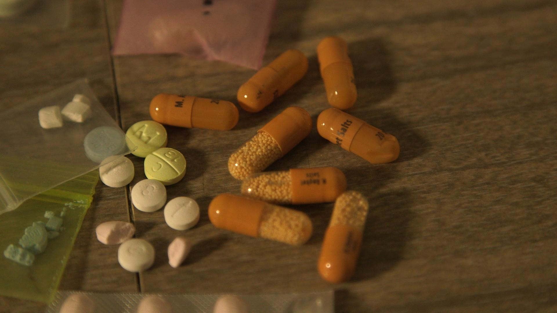 大人気声優・大塚明夫が薬物実情に迫る！ナショジオ『スクープ！ドラッグと欲望の世界 2』12月21日放送