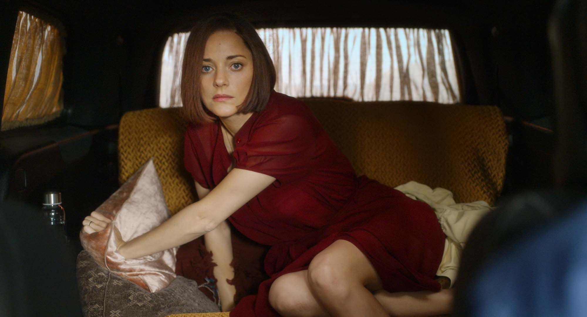 ロック・オペラ・ミュージカル『アネット』のマリオン・コティヤールがゴールデングローブ賞主演女優賞にノミネート