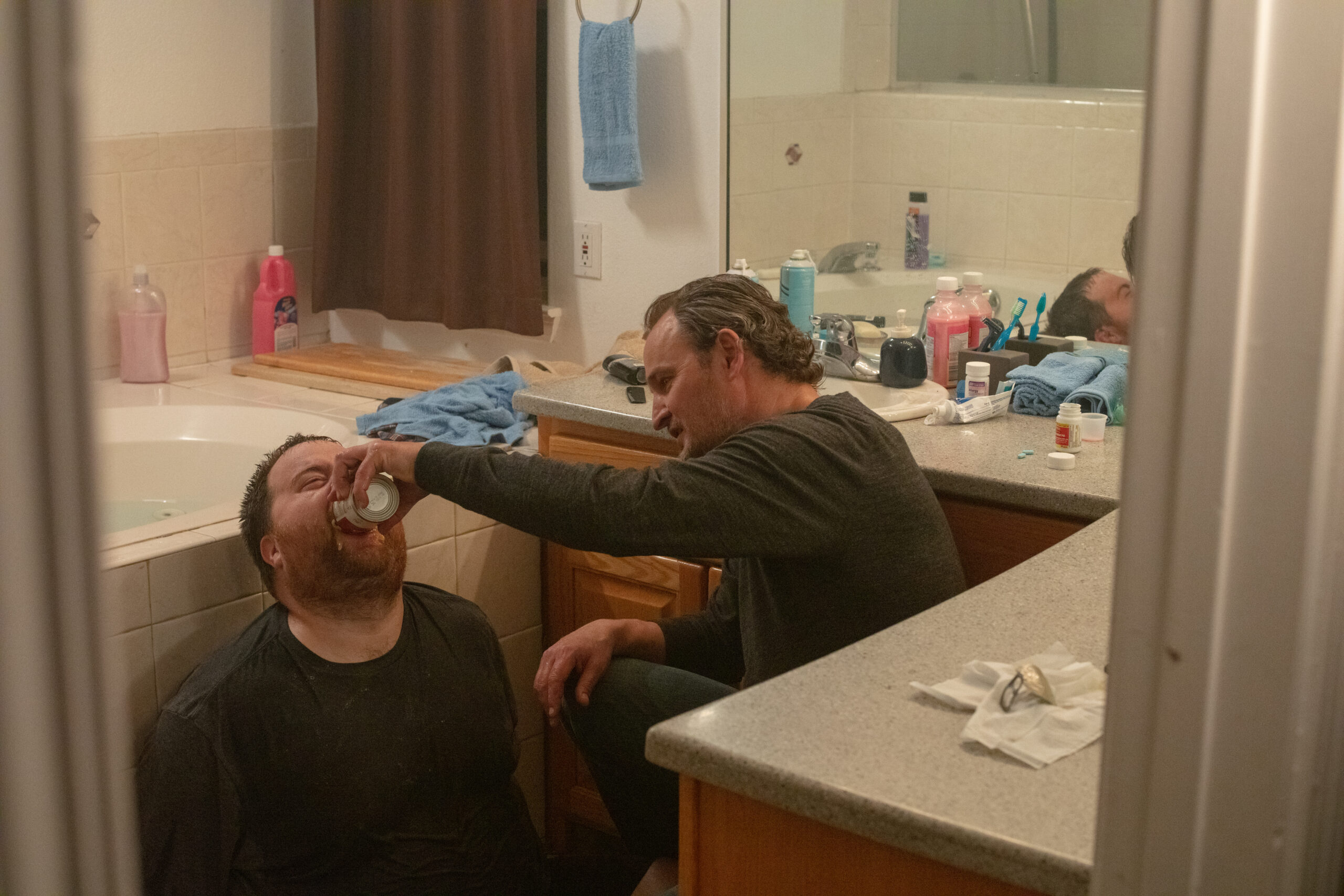 ジェイソン・クラークが型破りの捜査で「闇サイト」の黒幕を追い込む! 実話サスペンス『シルクロード.com』本編映像解禁