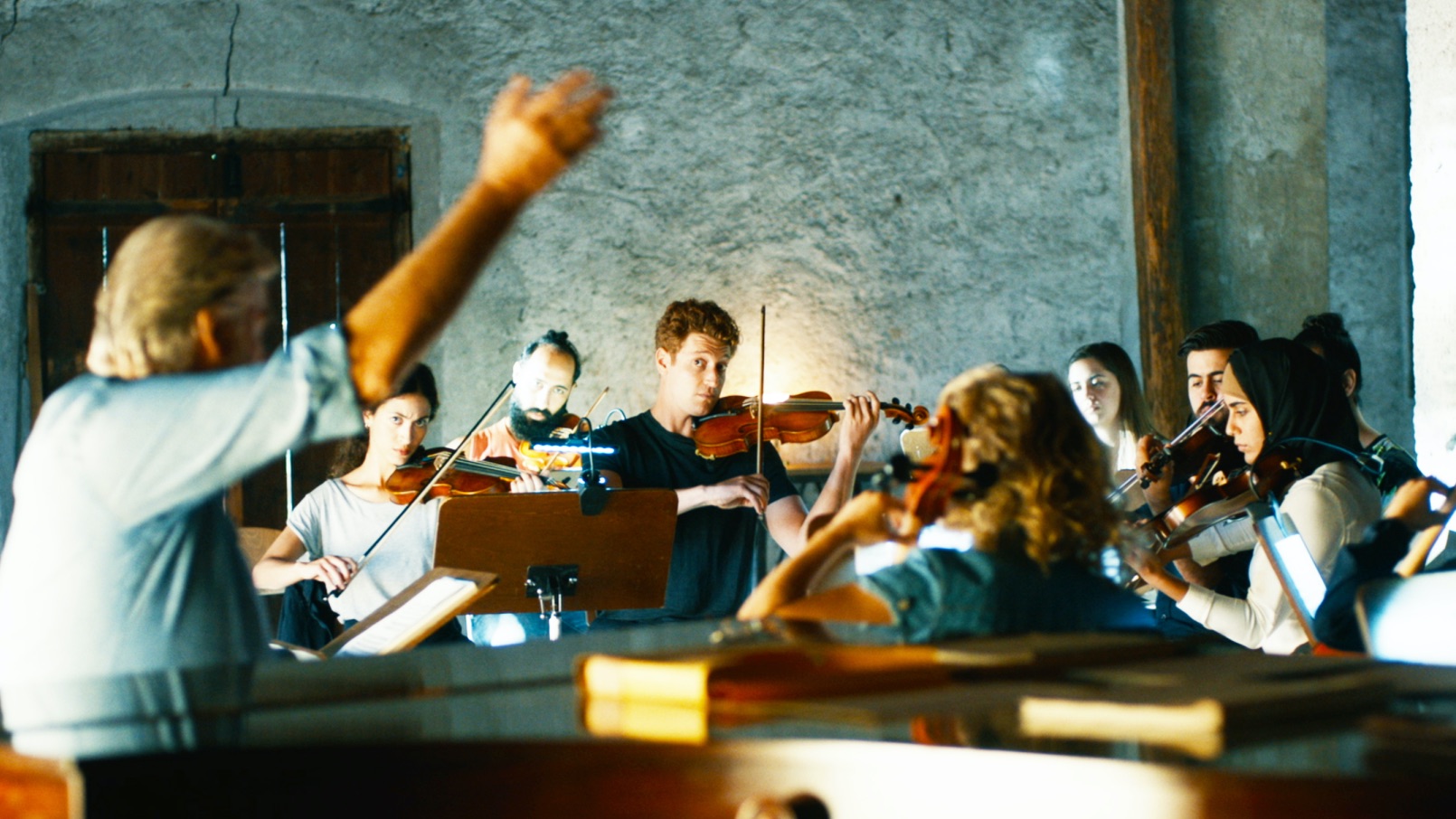 「奇跡の楽団」が名曲ヴィヴァルディ「四季」より《冬》を演奏! 圧巻のヴァイオリンソロにも注目の『クレッシェンド』本編映像解禁