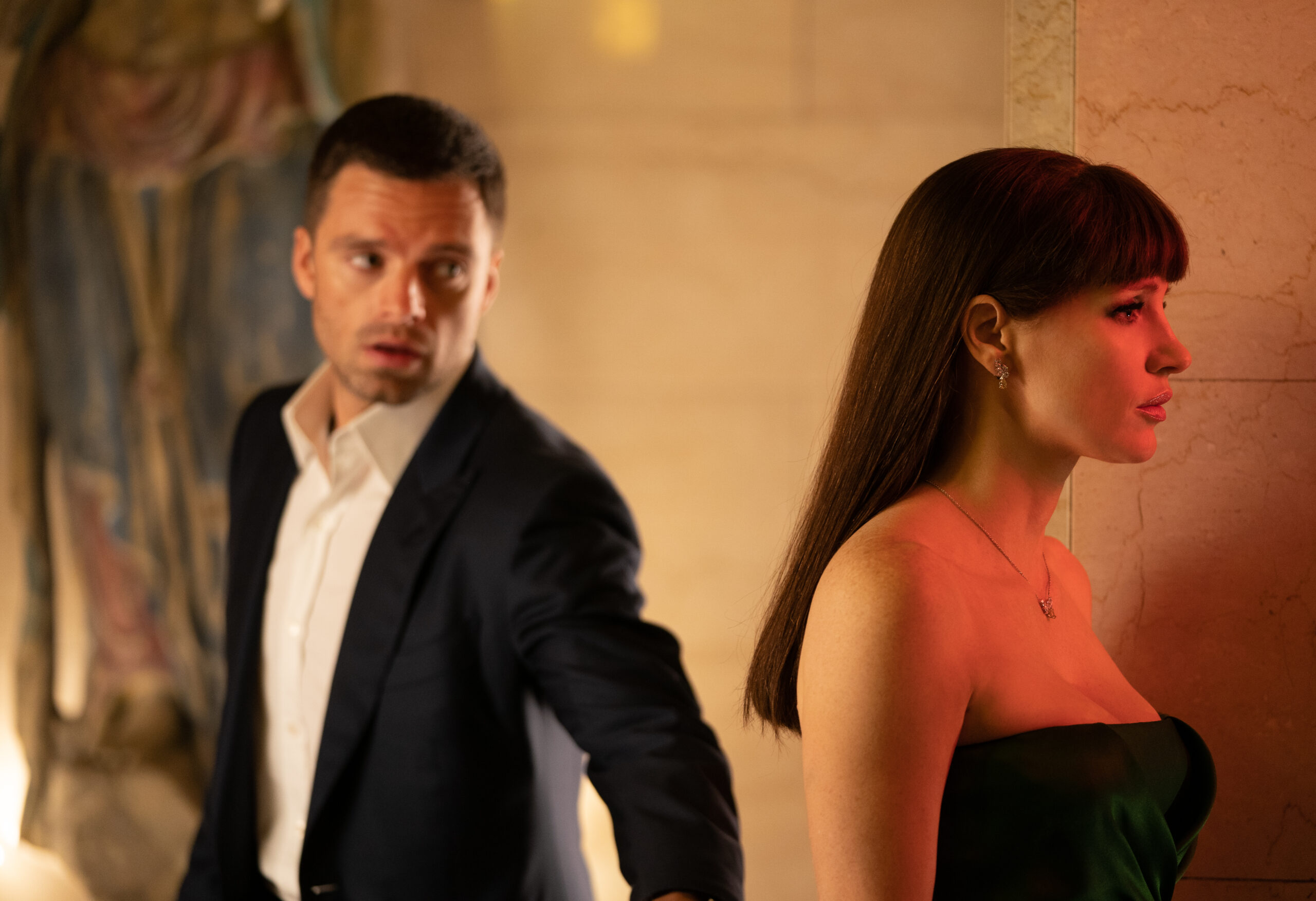 ジェシカ・チャステインとセバスチャン・スタンがガチ対決!? スパイ・アクション『355』から「痛みを感じる」圧巻バトル映像解禁