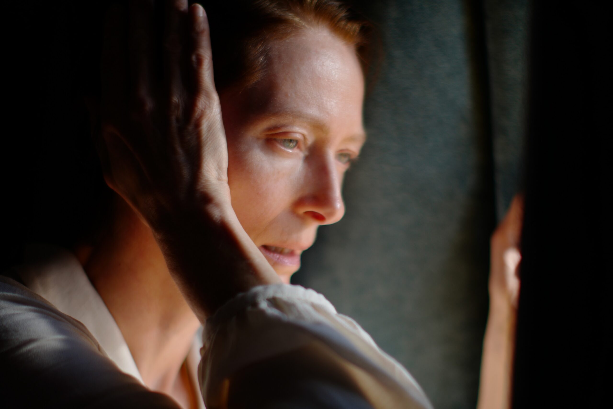 アピチャッポン監督の新作『MEMORIA メモリア』に坂本龍一よりコメント到着 監督と対談時の西島秀俊のコメントも