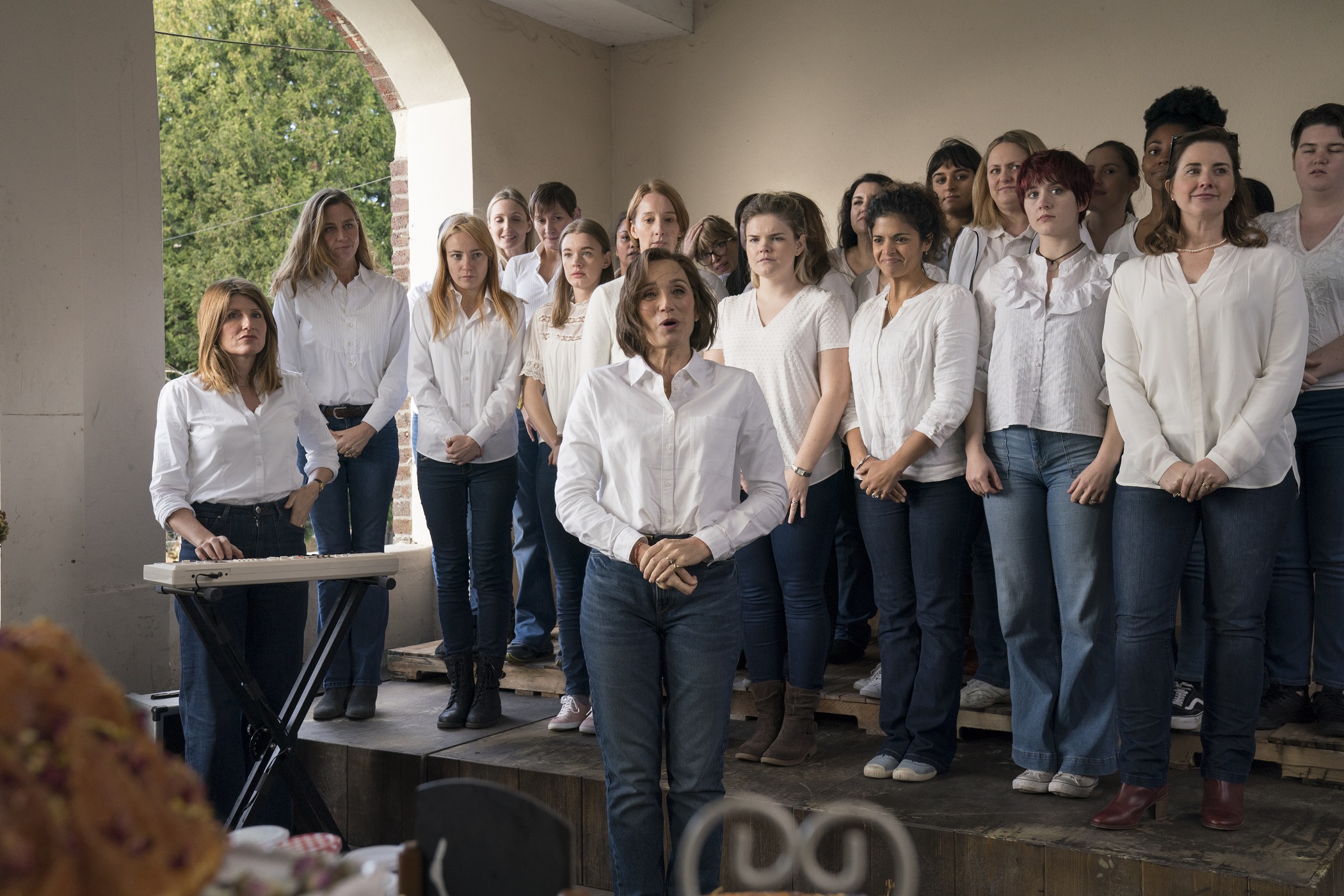 シンディ・ローパーの不朽の名曲「タイム・アフター・タイム」を熱唱! 感動実話から生まれた『シング・ア・ソング!』本編映像