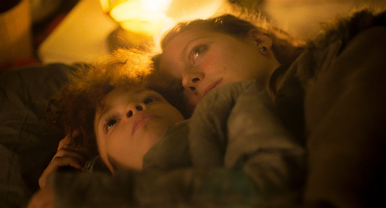 NYの街の奥底で暮らす母娘の心震える愛の物語『きっと地上には満天の星』8月5日公開決定