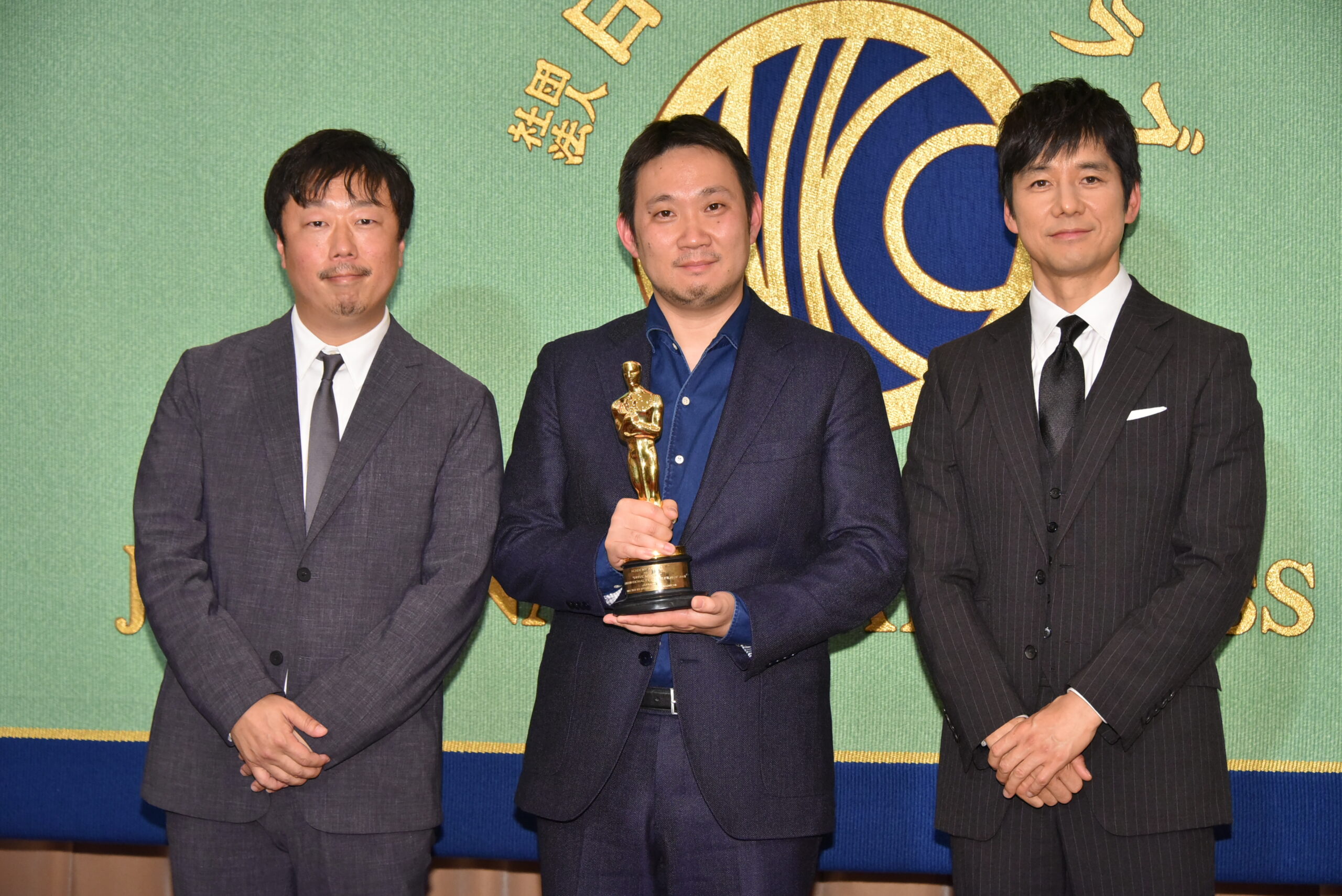 濱口竜介監督、西島秀俊がオスカー像を手に凱旋「この魂の救済の映画が壁を超えて響いたことを実感」『ドライブ・マイ・カー』記者会見開催