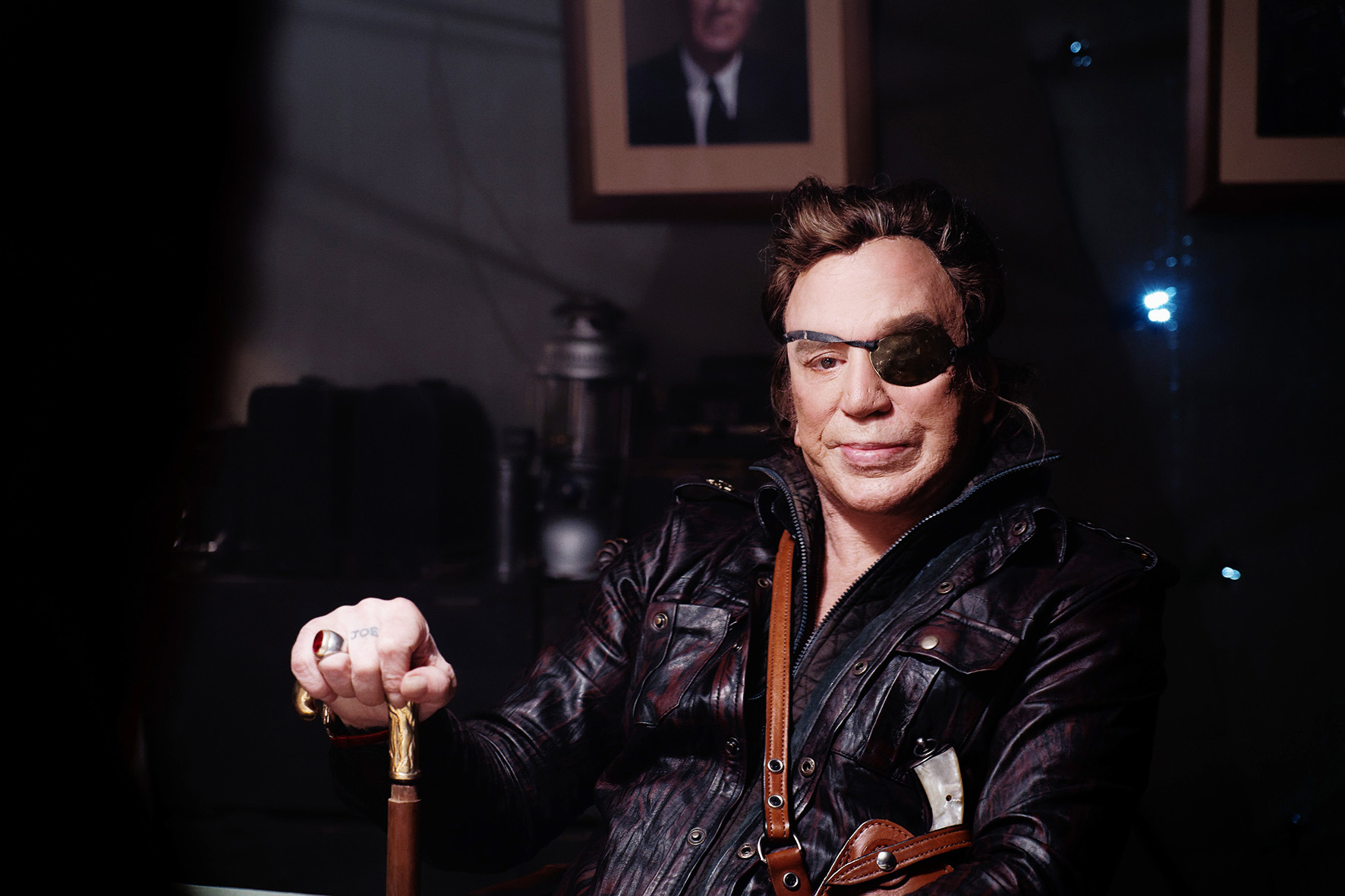 戦争アクション×オカルト・ホラー! ミッキー・ローク主演『ウォーハント 魔界戦線』新場面写真8点一挙解禁