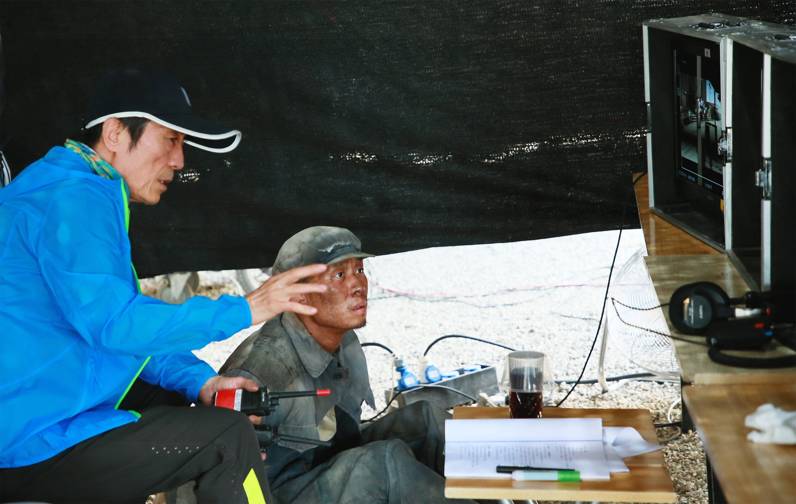 撮影現場を襲った突然の砂嵐に巨匠チャン・イーモウ監督はどう対応する?『ワン・セカンド 永遠の24フレーム』メイキング映像解禁