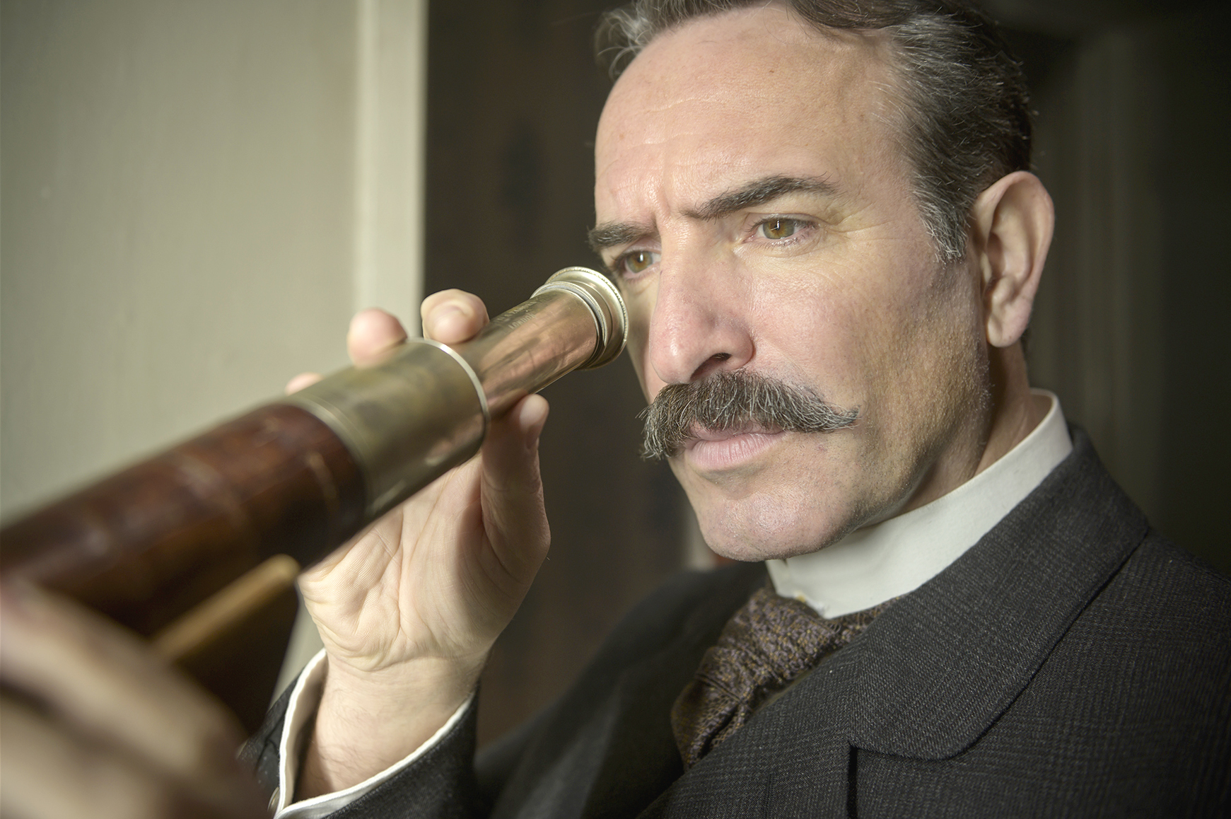 仏の名優ジャン・デュジャルダンが命がけで巨大権力に立ち向かった男を熱演！　歴史的冤罪事件を描く『オフィサー・アンド・スパイ』新場面写真解禁