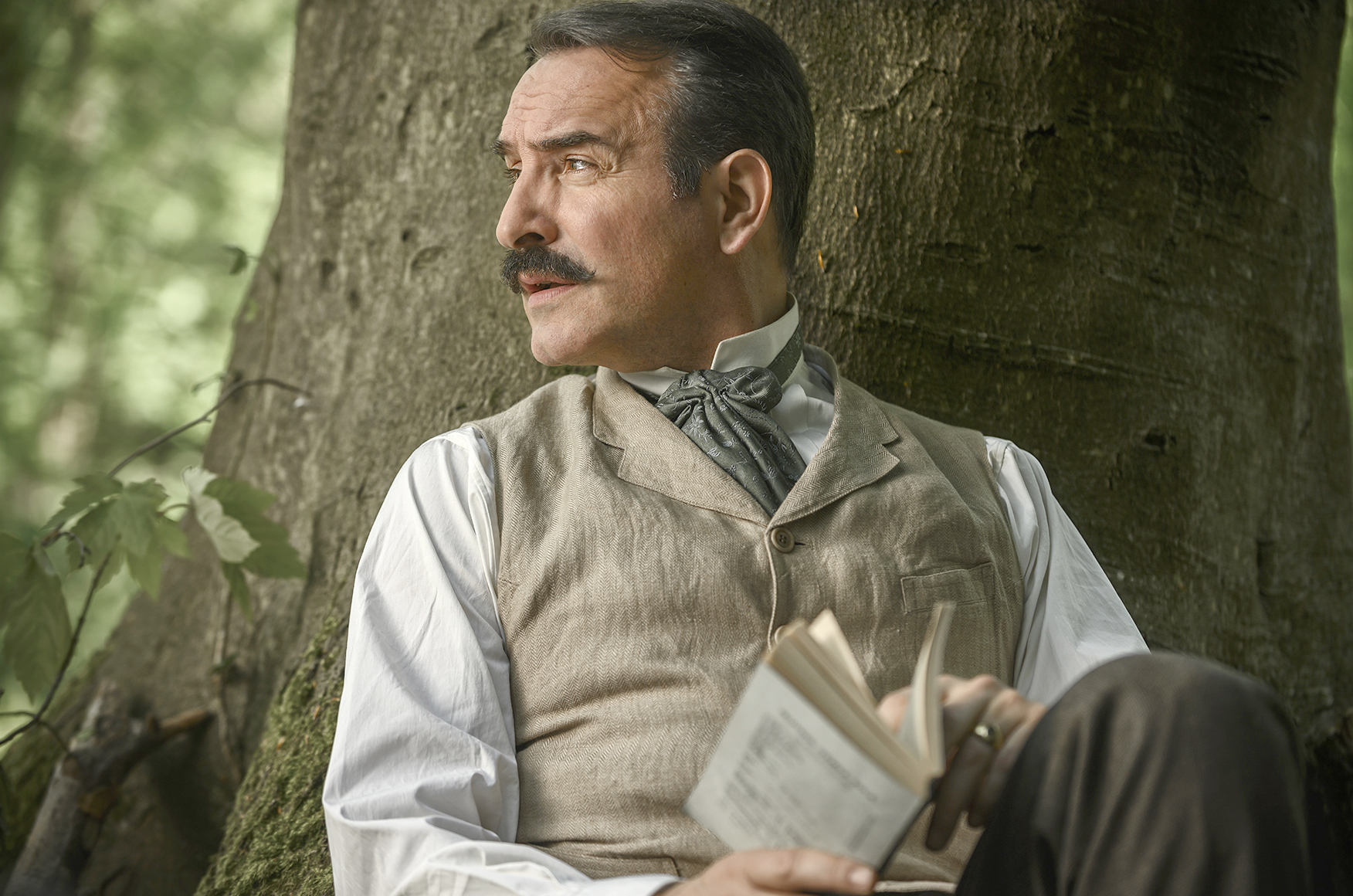オスカー俳優ジャン・デュジャルダン、歴史的冤罪事件の映画化『オフィサー・アンド・スパイ』は「学校でも鑑賞されるべき作品」