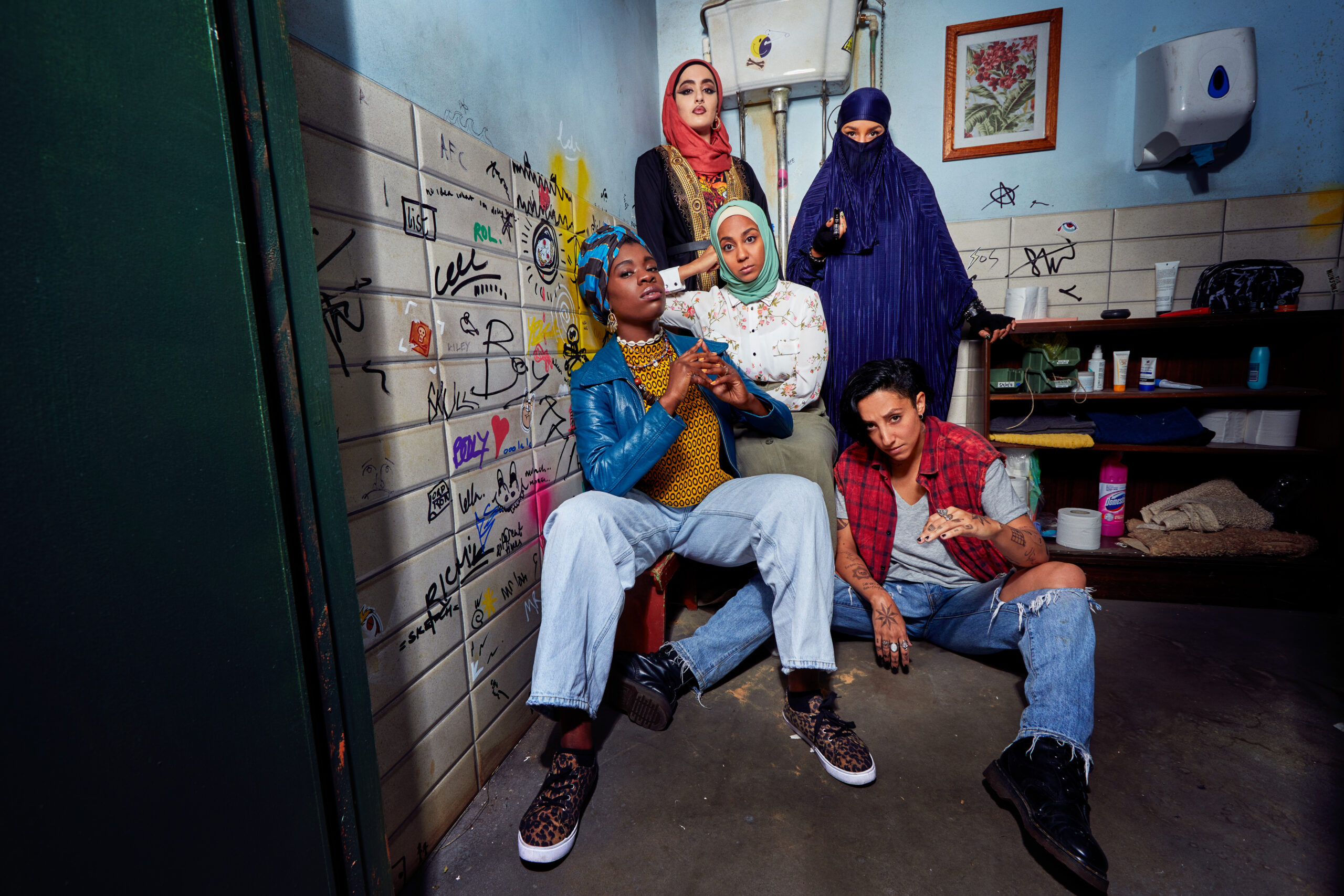 ムスリム女性たちが日頃の不満をパンクにぶつけて絶叫! 海外ドラマ『絶叫パンクス レディパーツ!』の魅力をキャストたちが語る特別映像