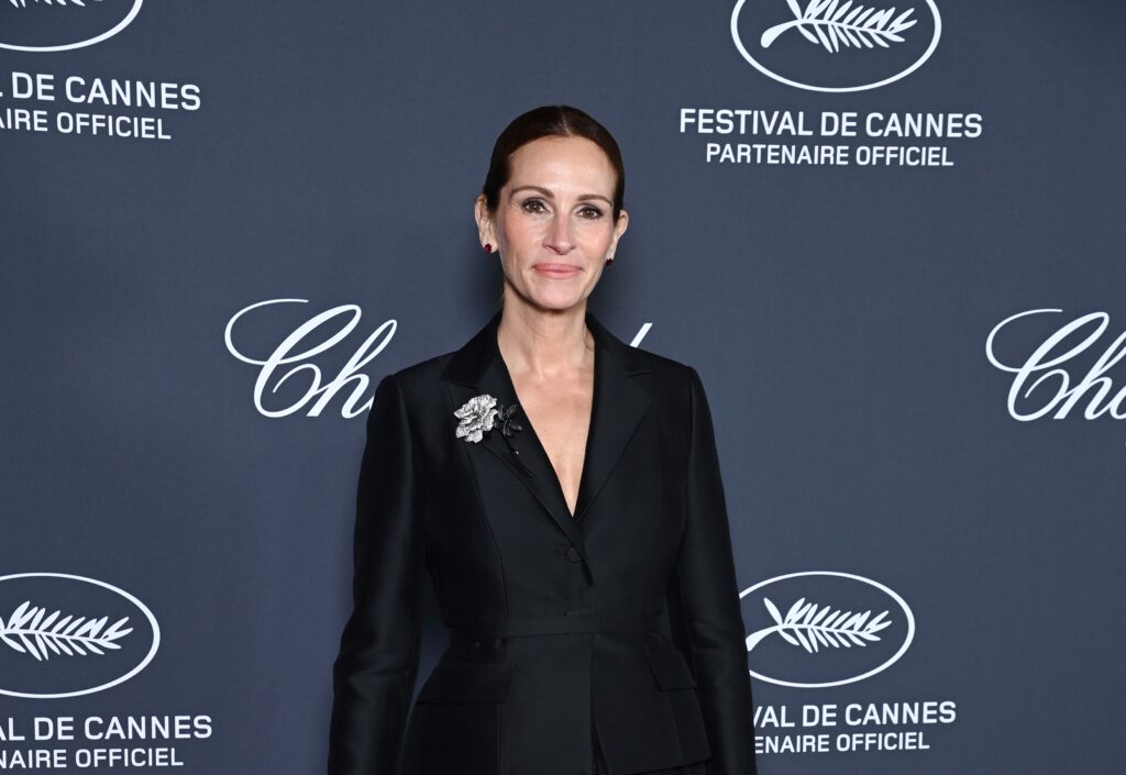 ジュリア・ロバーツが第75回カンヌ国際映画祭にディオールを纏って登場