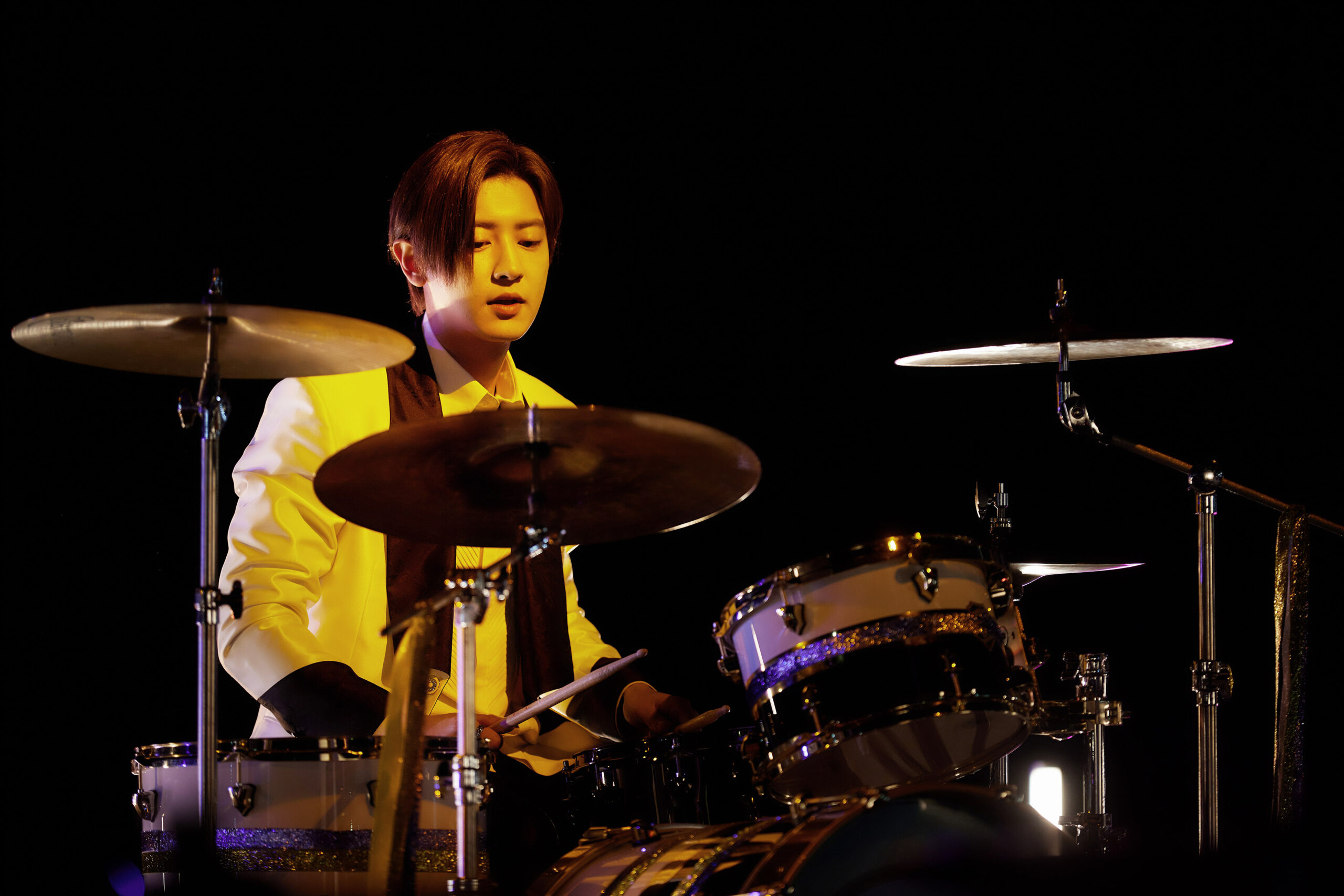 EXOチャンヨルがコールドプレイ「A Sky full of stars」を30名のドラマーと演奏&熱唱!『ぼくの歌が聴こえたら』本編映像