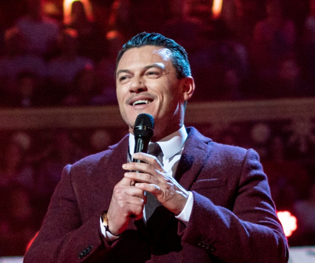 ルーク・エヴァンスとビリー･ポーター、息子の親権を争う元カップルの物語で共演