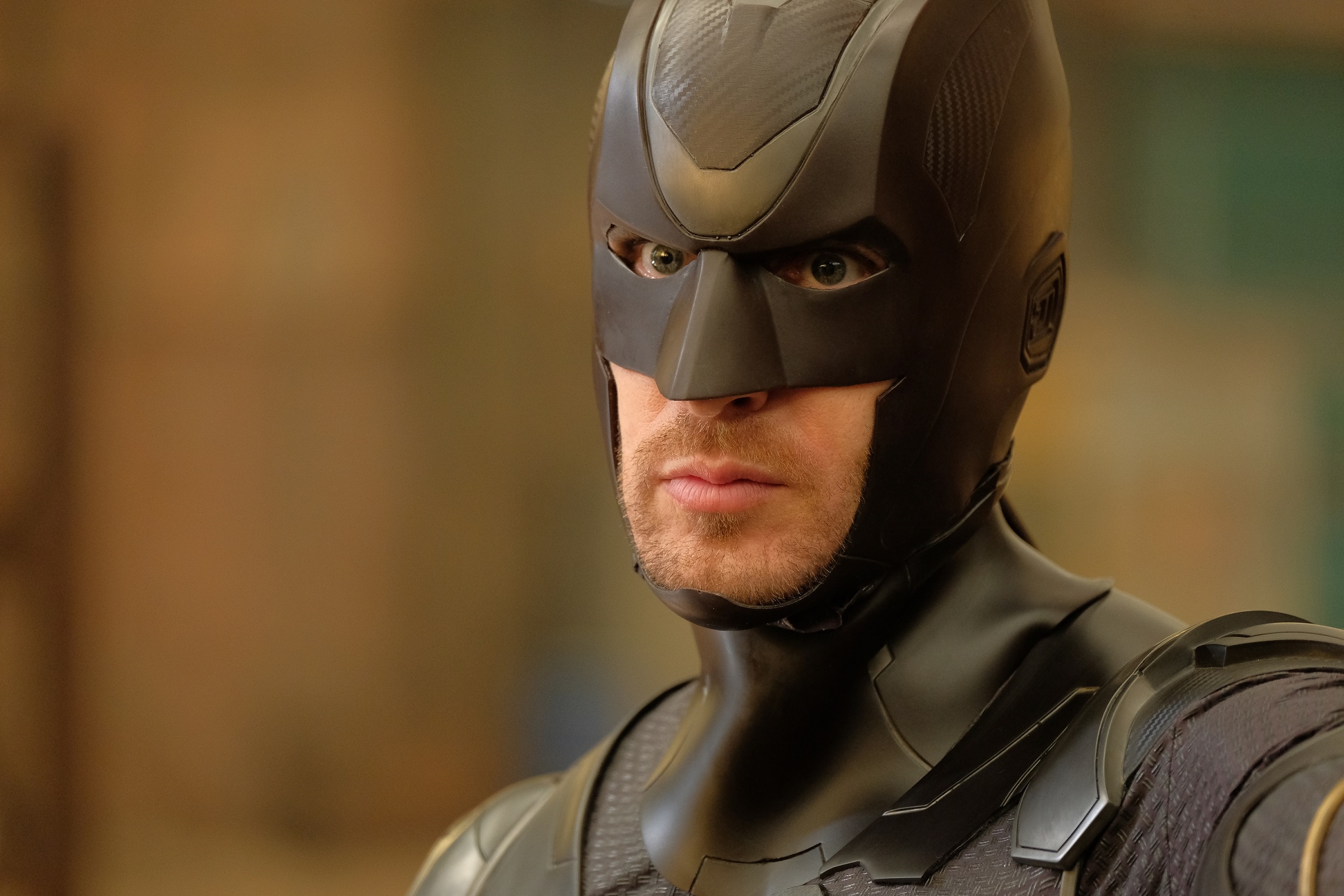 “勘違いヒーロー”がヘマ連発! 映画本編ではカットされた『バッドマン 史上最低のスーパーヒーロー』貴重シーン公開