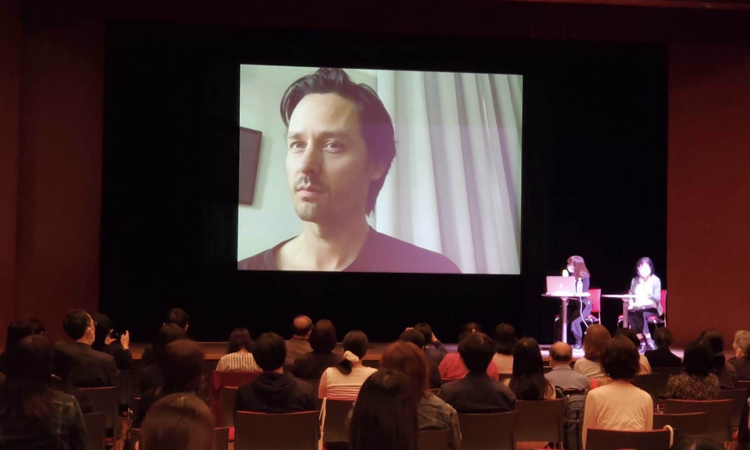 ドイツのトップ俳優トム・シリングが主演作『さよなら、ベルリン』イベントにオンライン登壇「⼈⽣と愛についての素晴らしい映画」