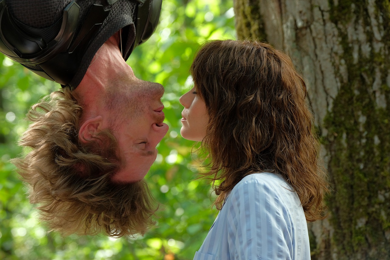 『スパイダーマン』名シーンもオマージュ⁉　仏版『シティーハンター』チームが放つ『バッドマン 史上最低のスーパーヒーロー』予告編