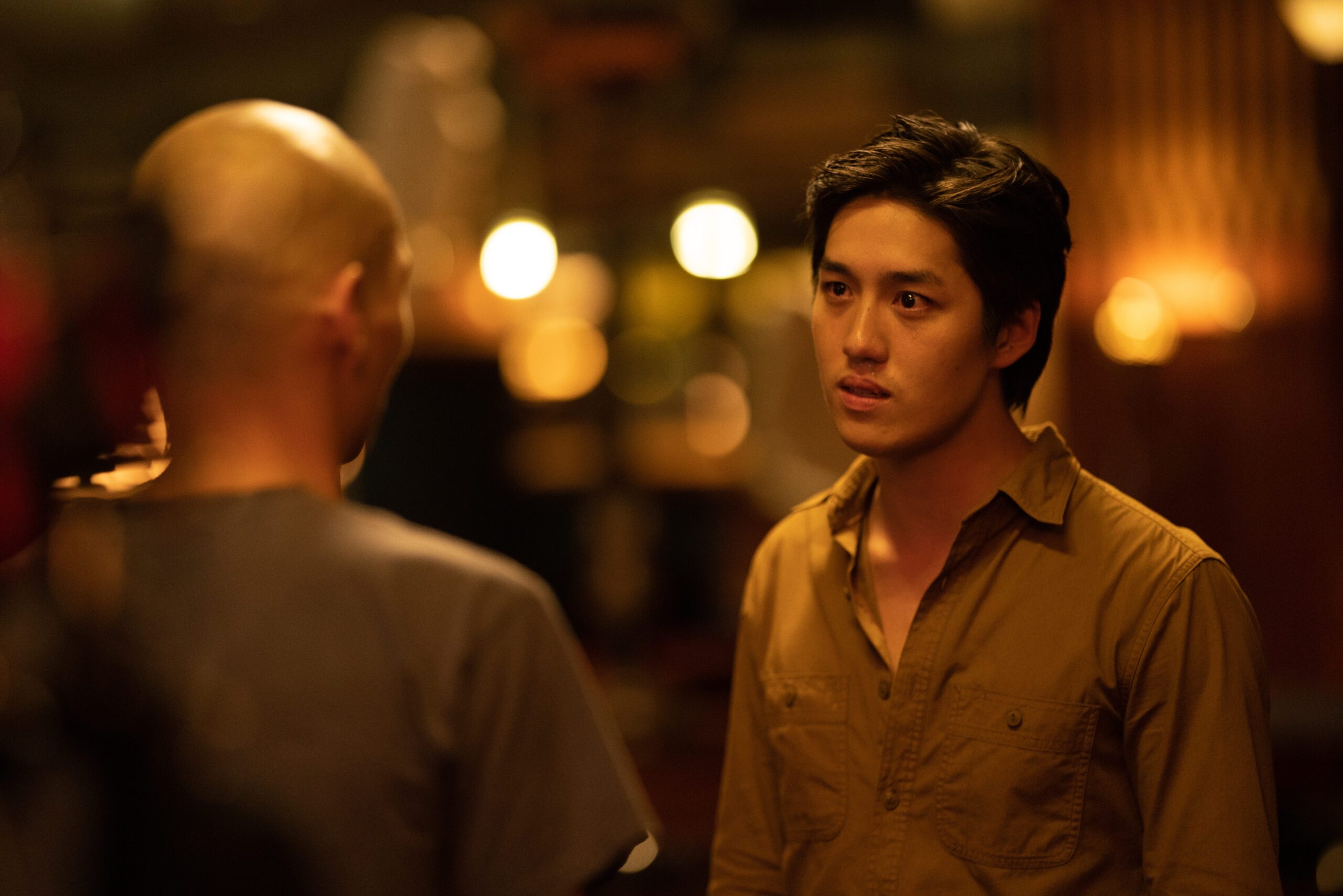 『プアン/友だちと呼ばせて』のプレイボーイ役で話題沸騰! タイの若手俳優トー・タナポップの場面写真がお披露目