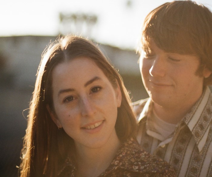 演技初挑戦にして映画賞を総なめに！“驚異の新人”アラナ・ハイム＆クーパー・ホフマンが『リコリス・ピザ』を語る