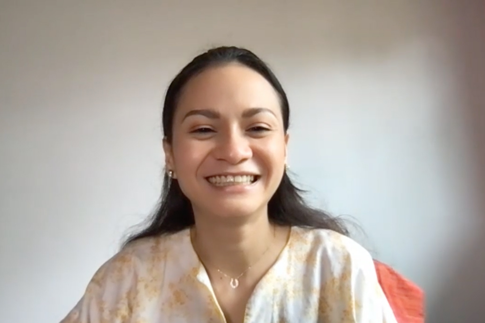 アディバ・ヌール追悼上映によせて女優シャリファ・アマニからメッセージ到着「ベストを尽くすのを見守ってくれますように」