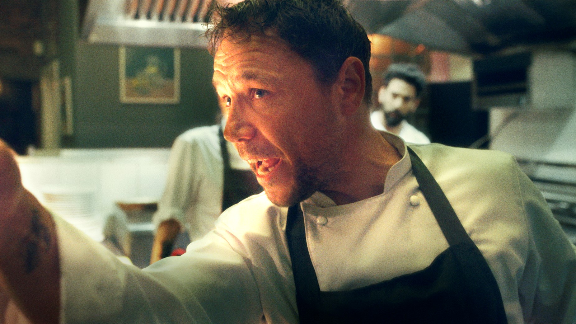 大物グルメ評論家の突然の来店に厨房スタッフは「最悪だ」——ワンショット撮影が話題の『ボイリング・ポイント/沸騰』緊迫の本編映像解禁