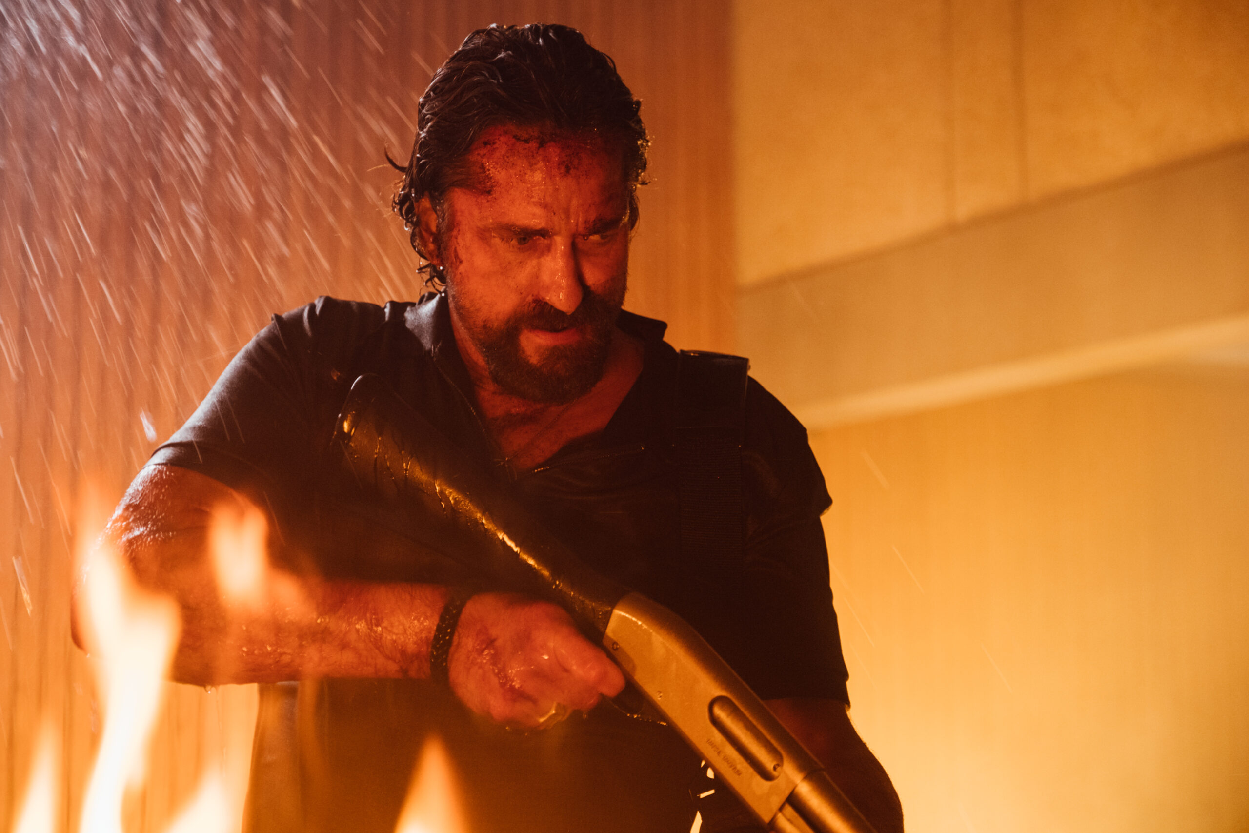 ジェラルド・バトラー、最新作『炎のデス・ポリス』は「典型的なアクション映画ではない!」