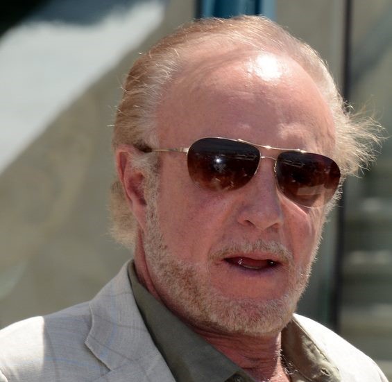 『ゴッドファーザー』のコルレオーネ一家の長男ソニー役、ジェームズ・カーンが死去