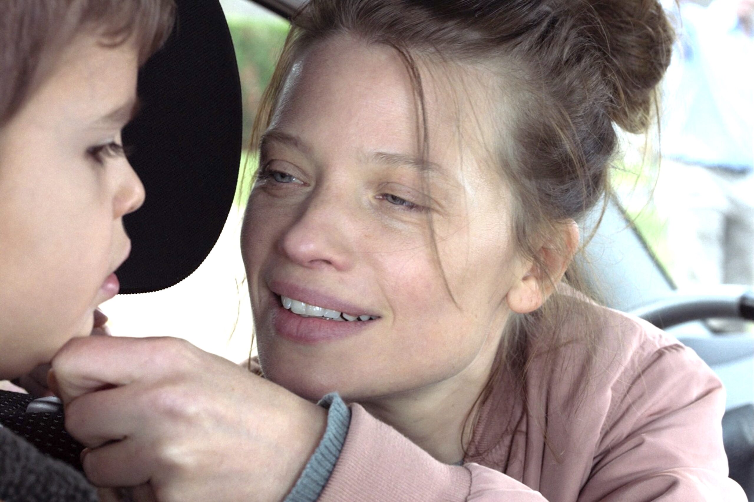 「クランクアップしたときに正気を取り戻したような感覚」 仏女優メラニー・ティエリー、入魂の演技が話題の『1640日の家族』を語る