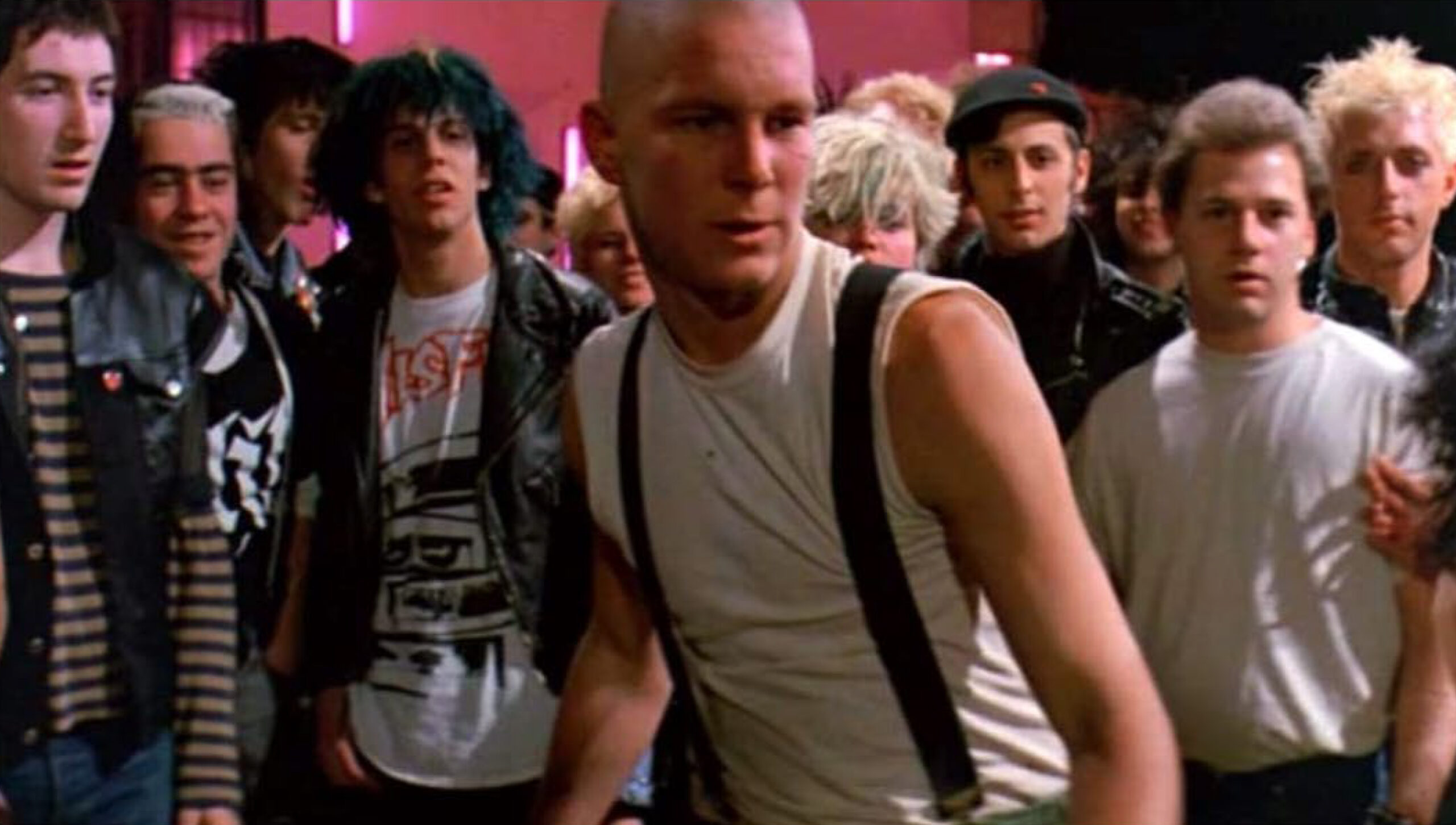 若かりし頃のレッド・ホット・チリ・ペッパーズのフリーも登場！　パンク・ムービー最重要作『反逆のパンク・ロック』日本版予告編が完成