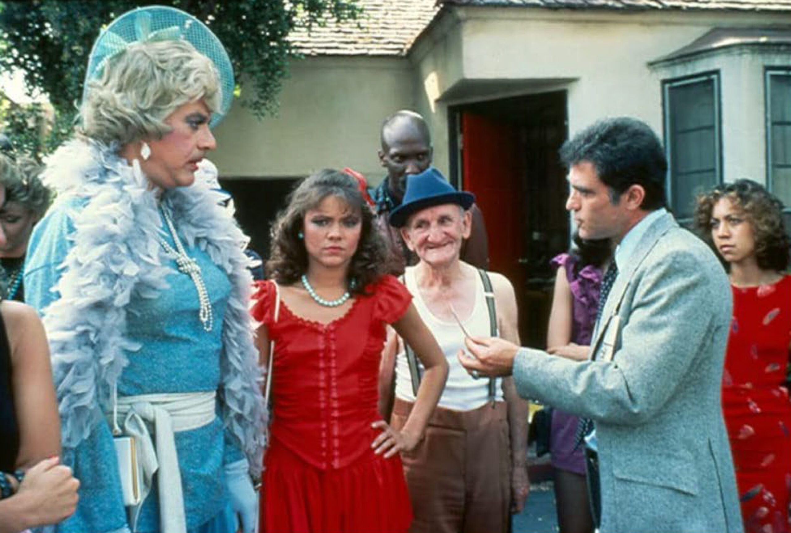 38年ぶりに劇場公開、昼と夜で別の顔を持つ少女の衝撃的な物語『エンジェル』予告編完成