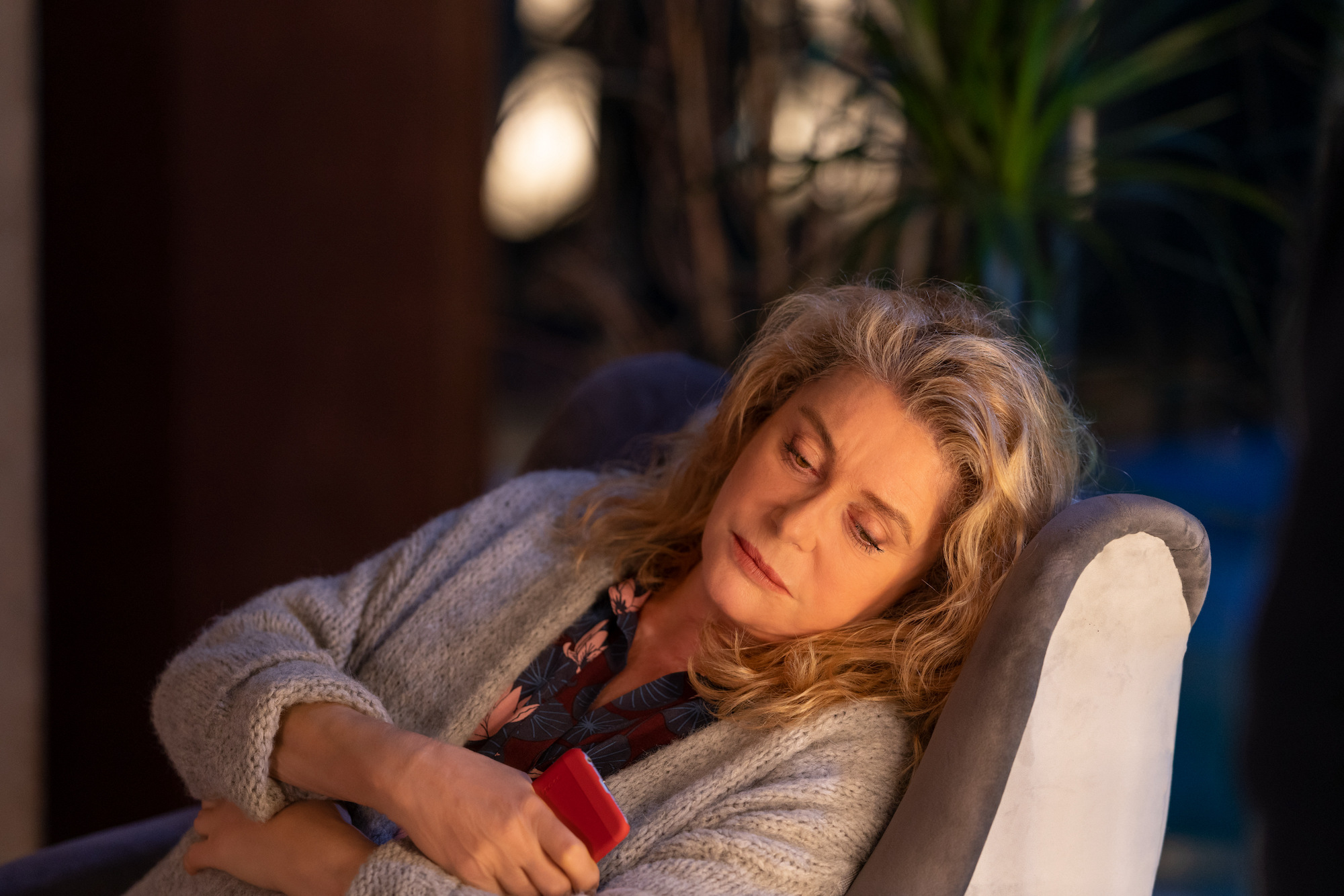 フランスの大女優カトリーヌ・ドヌーヴ、『愛する人に伝える言葉』で余命宣告された息子を持つ母親を熱演「とても難しい役でした」