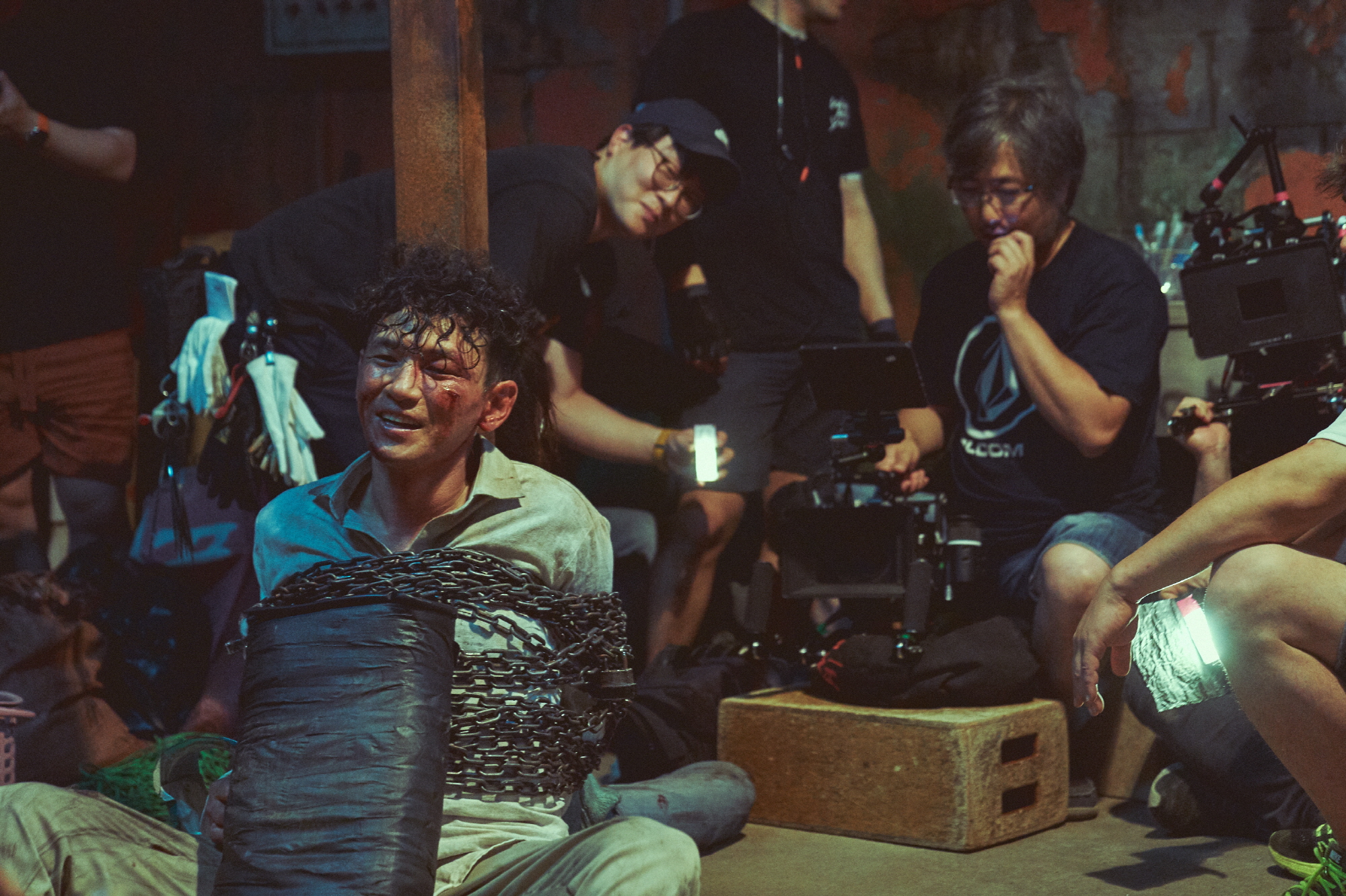 ファン・ジョンミン、過酷なアクションも「本当に頑張りました」『人質 韓国トップスター誘拐事件』インタビュー&メイキング映像解禁